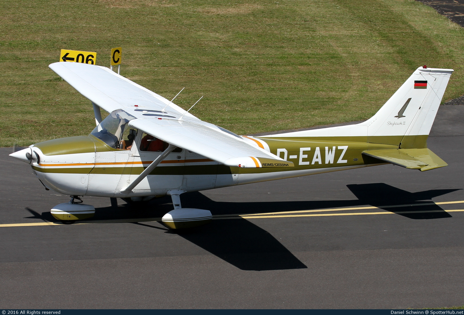 Photo of D-EAWZ - Reims-Cessna F172M Skyhawk operated by Private