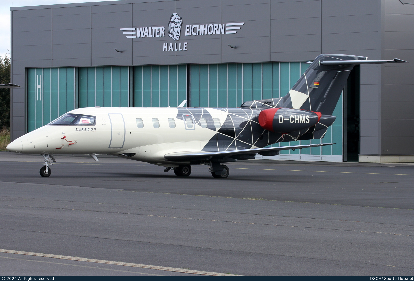 Photo of D-CHMS - Pilatus PC-24 operated by Platoon Aviation
