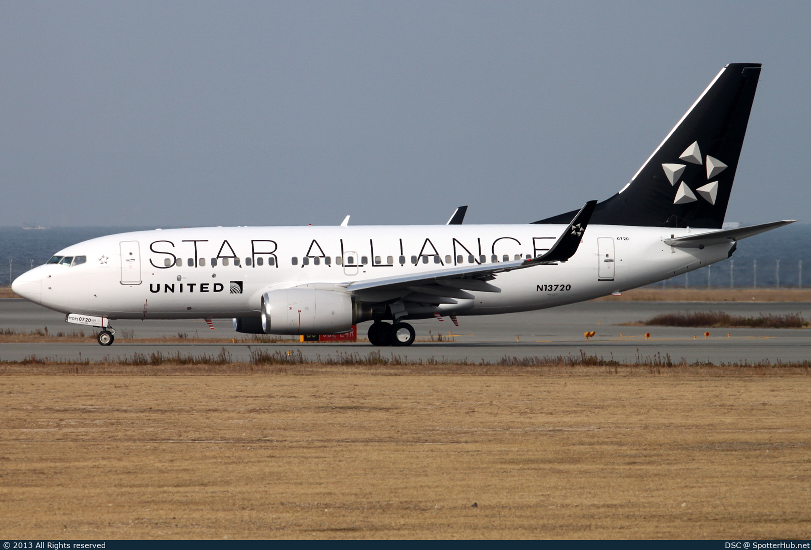 Photo of N13720 - Boeing 737-724 operated by United Airlines