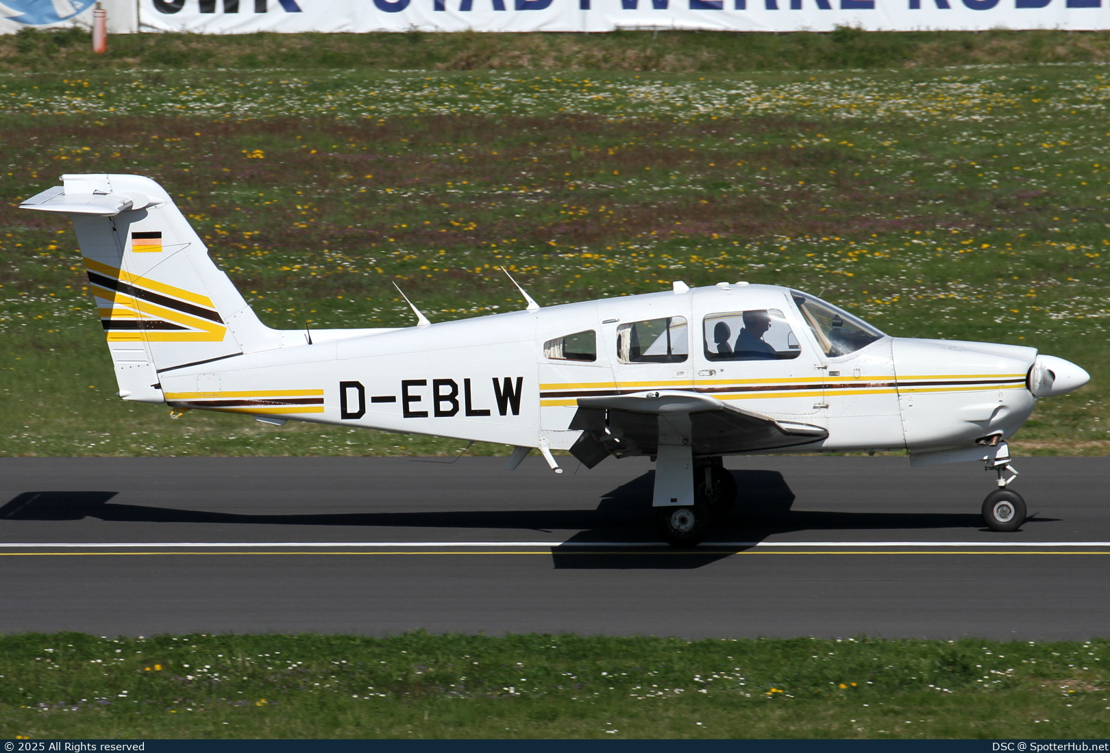 Photo of D-EBLW - Piper PA-28RT-201 Arrow IV operated by Private
