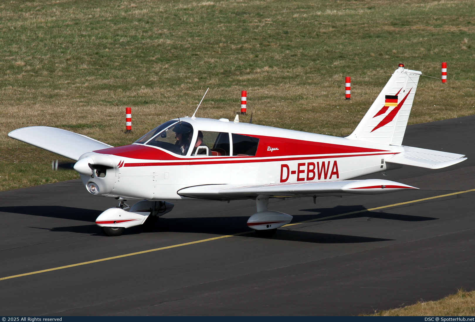 Photo of D-EBWA - Piper PA-28-140 Cherokee operated by Private