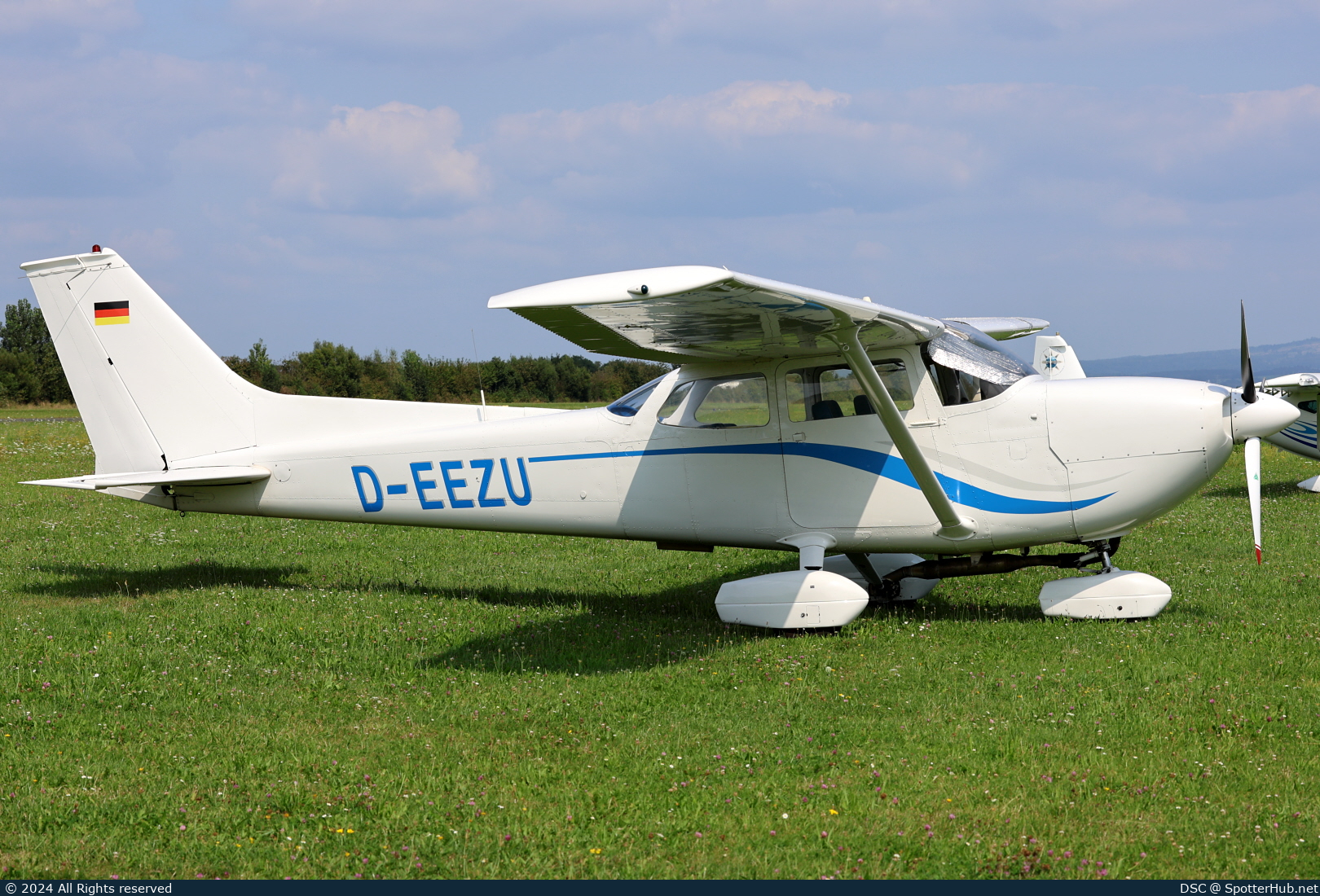 Photo of D-EEZU - Reims-Cessna FR172H Reims Rocket operated by Fliegergemeinschaft Flughafen Köln/Bonn