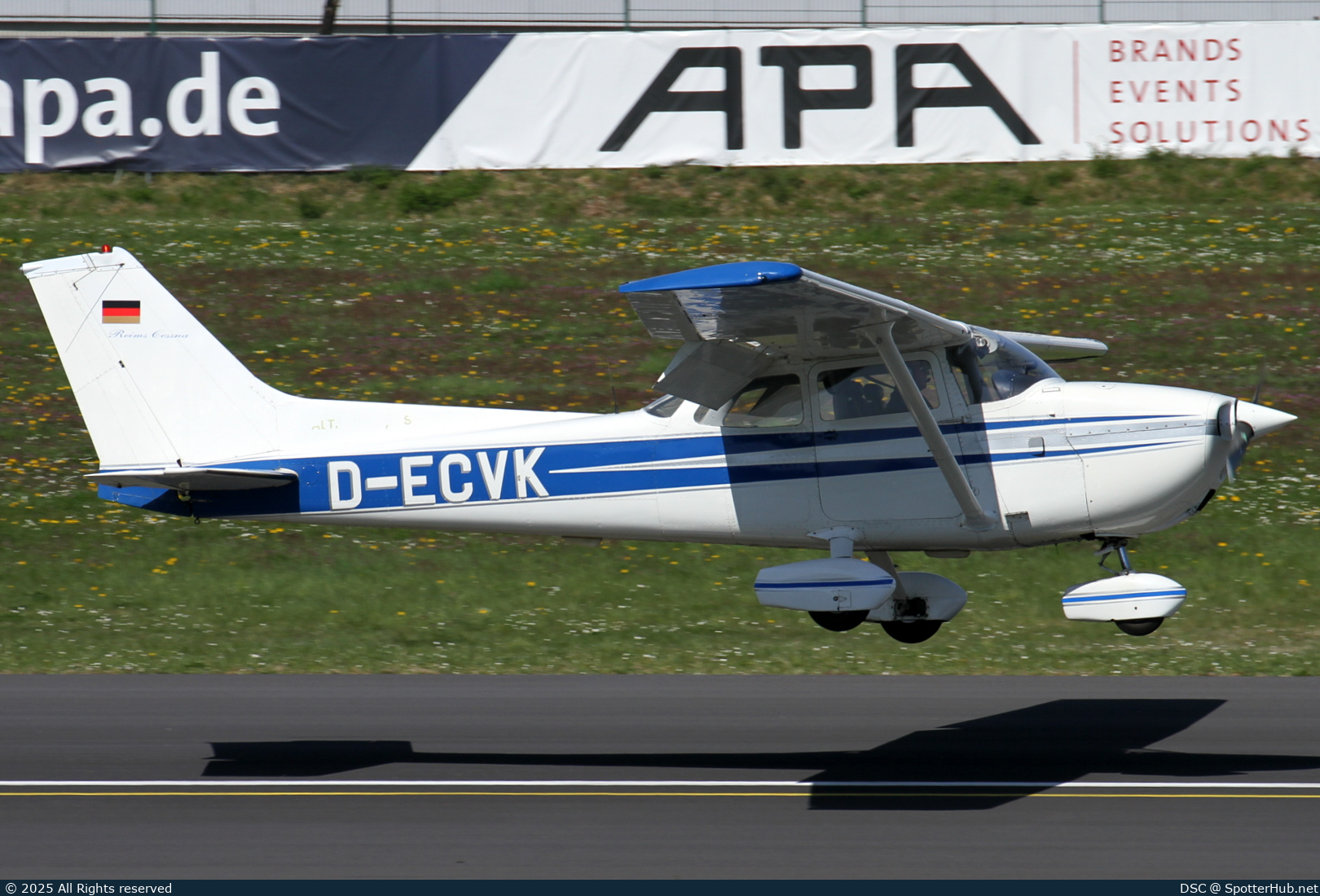 Photo of D-ECVK - Reims-Cessna F172M Skyhawk operated by Flugschule Altitude
