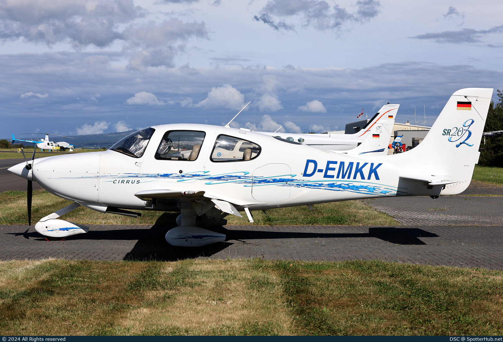 Photo of D-EMKK - Cirrus SR20 G2 operated by Flight Center Hannover