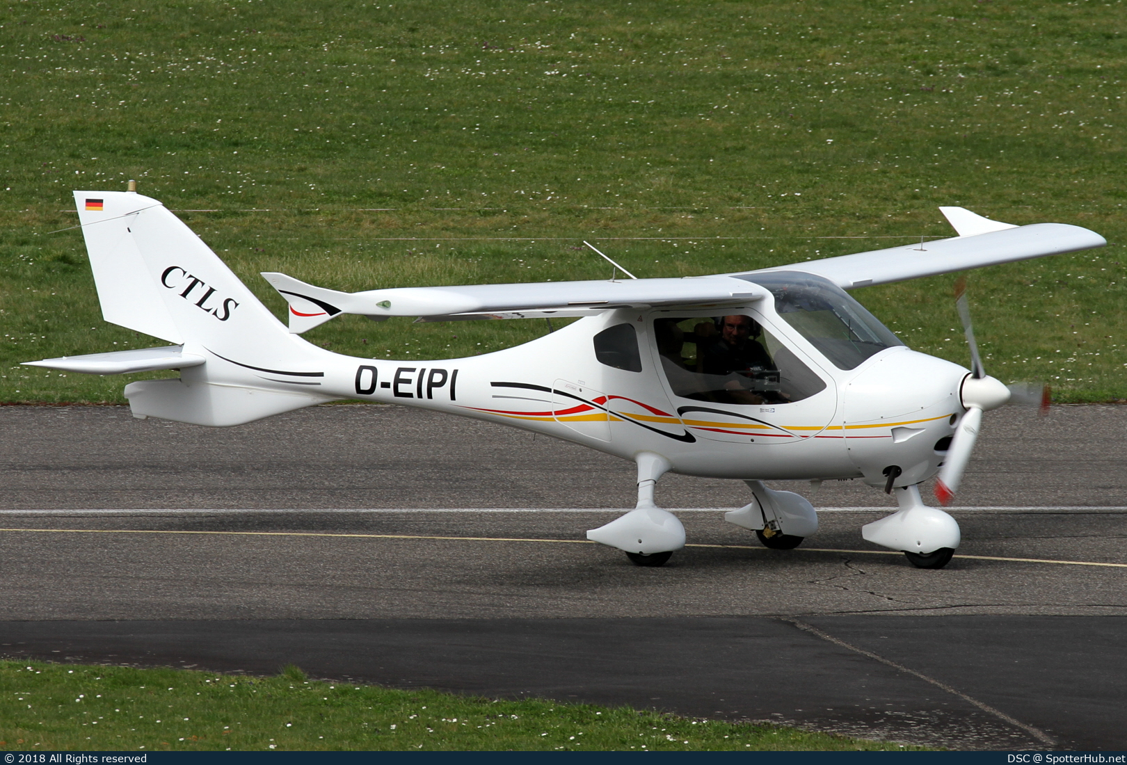 Photo of D-EIPI - Flight Design CTLS operated by Private