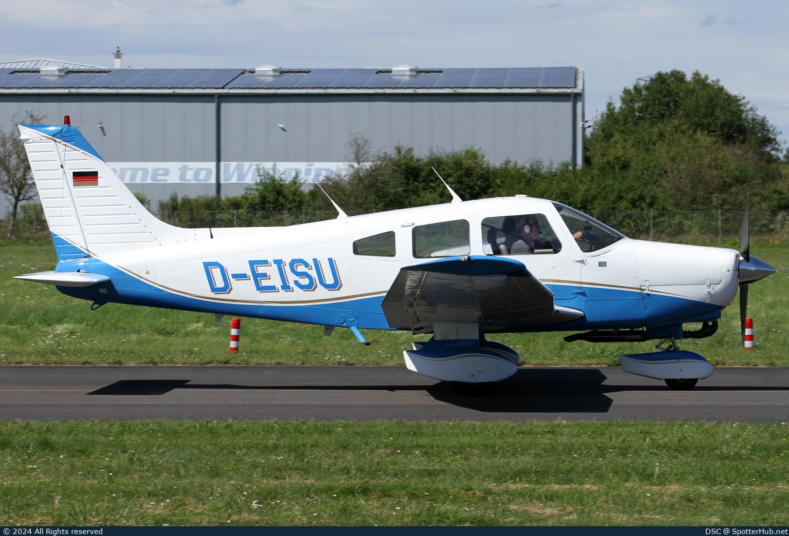 Photo of D-EISU - Piper PA-28-161 Warrior II operated by Private