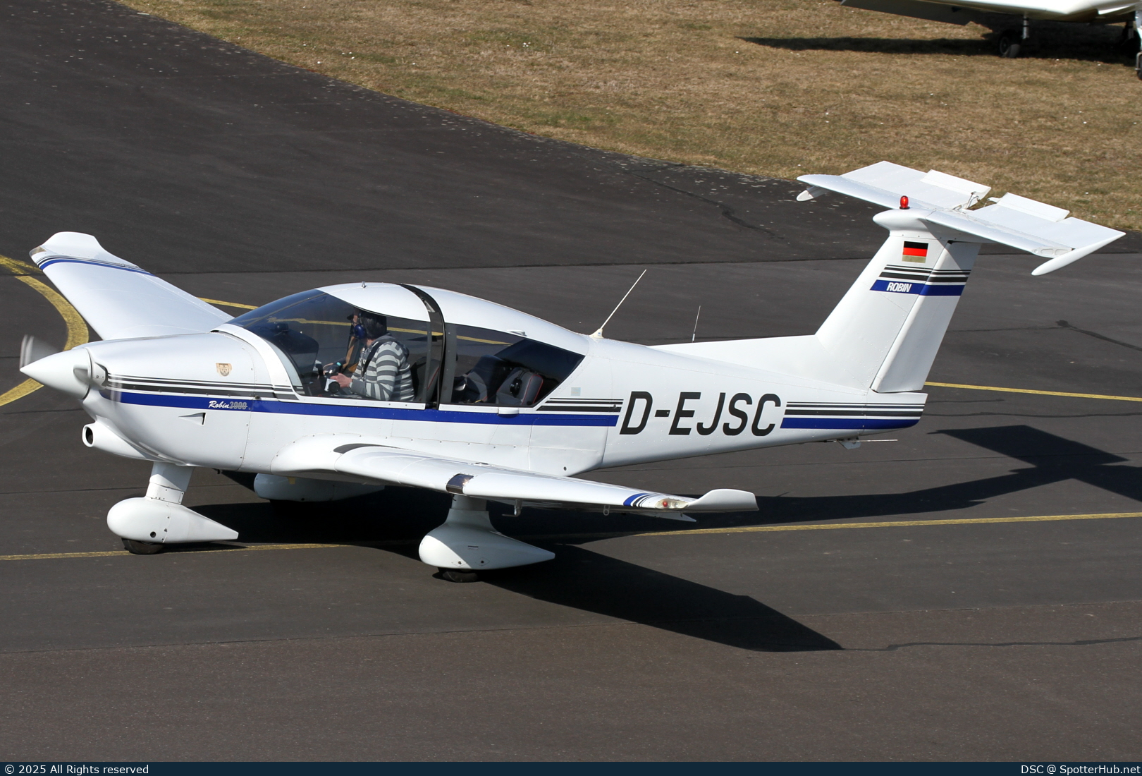 Photo of D-EJSC - Robin R3000/160 operated by Godesberger Sportfliegerclub