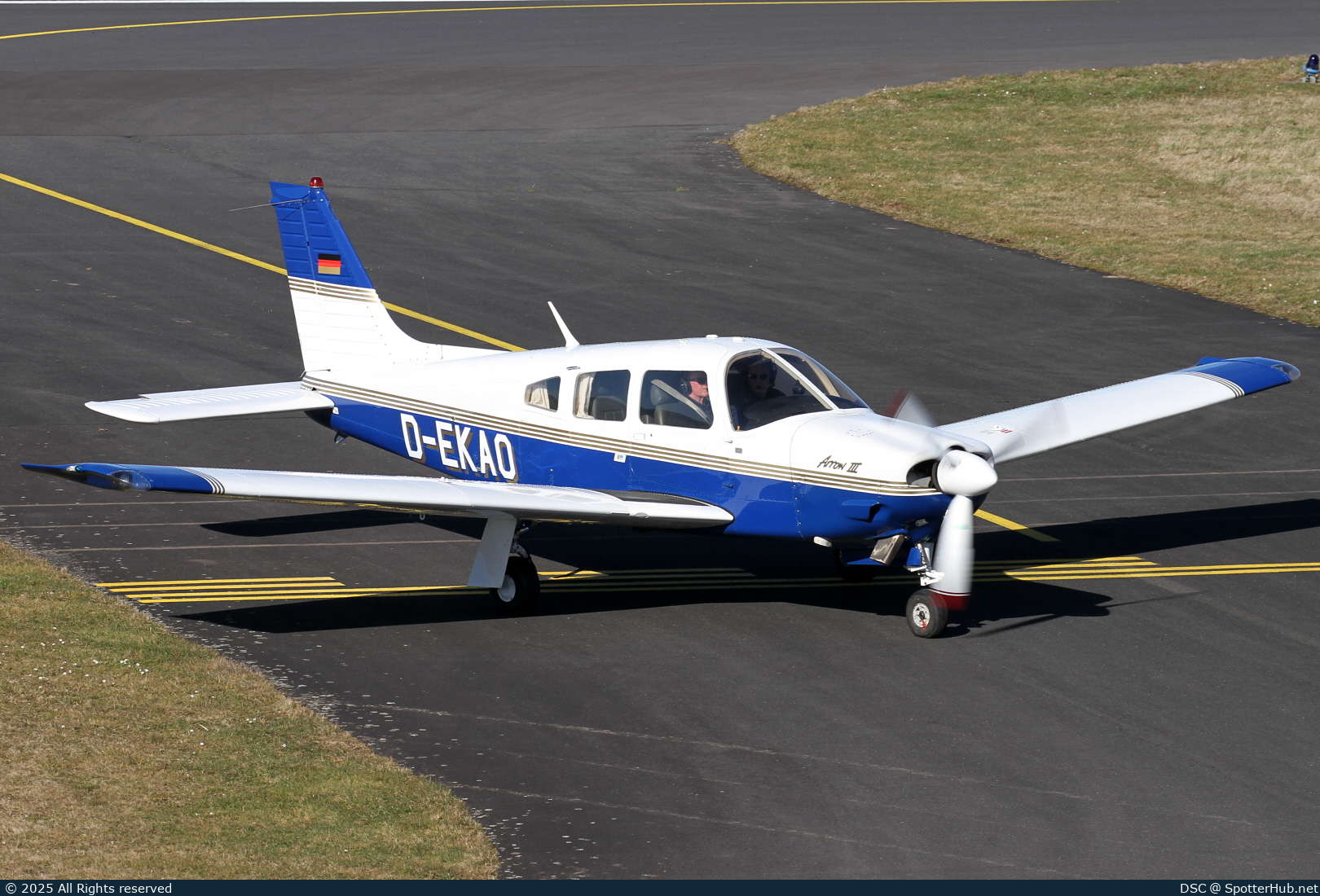 Photo of D-EKAO - Piper PA-28R-201 Cherokee Arrow III operated by Private