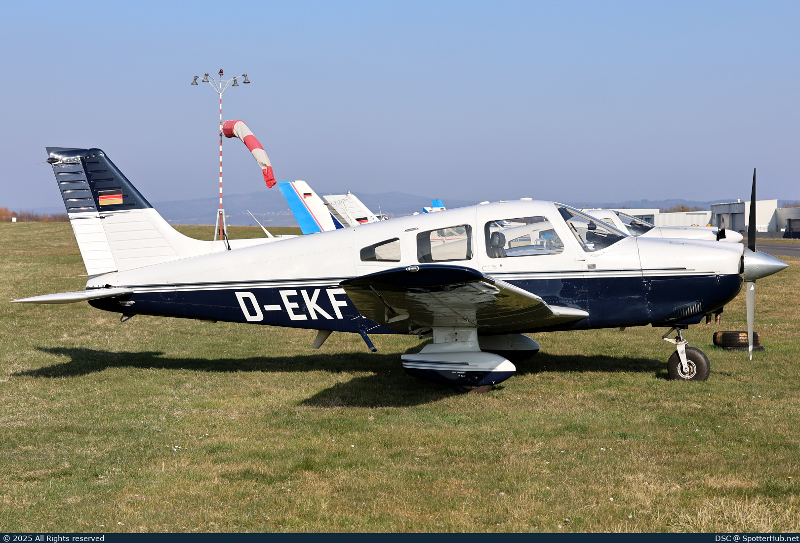 Photo of D-EKFL - Piper PA-28-181 Archer II operated by Fliegerclub Merzbrück