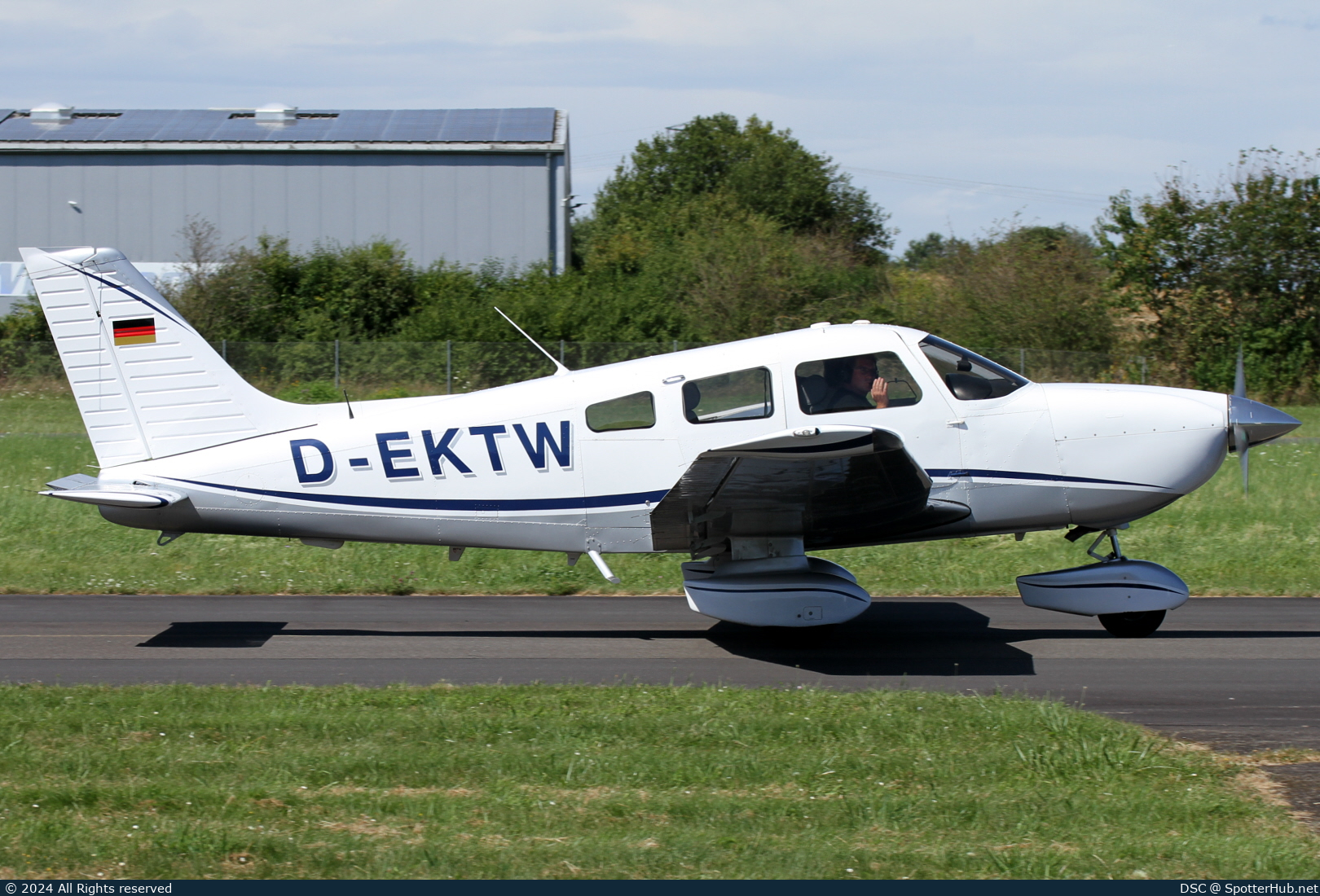 Photo of D-EKTW - Piper PA-28-181 Archer III operated by Luftsportverein Rietberg