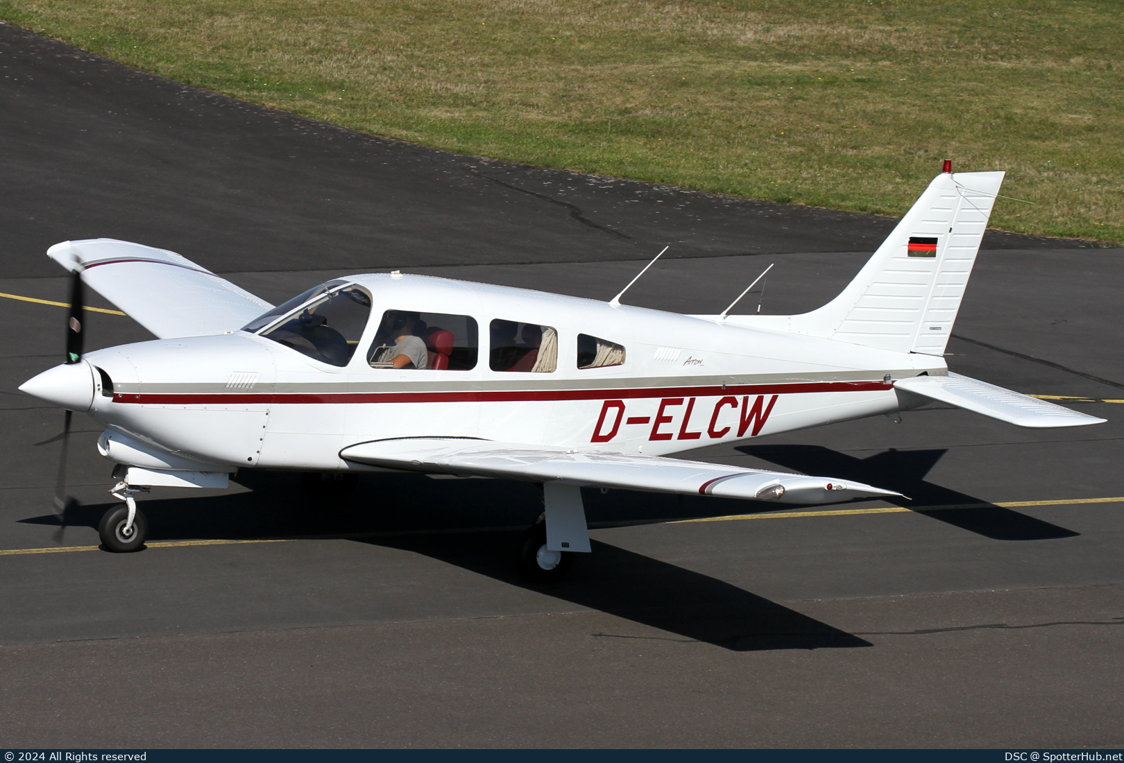 Photo of D-ELCW - Piper PA-28R-201T Turbo Arrow III operated by Private