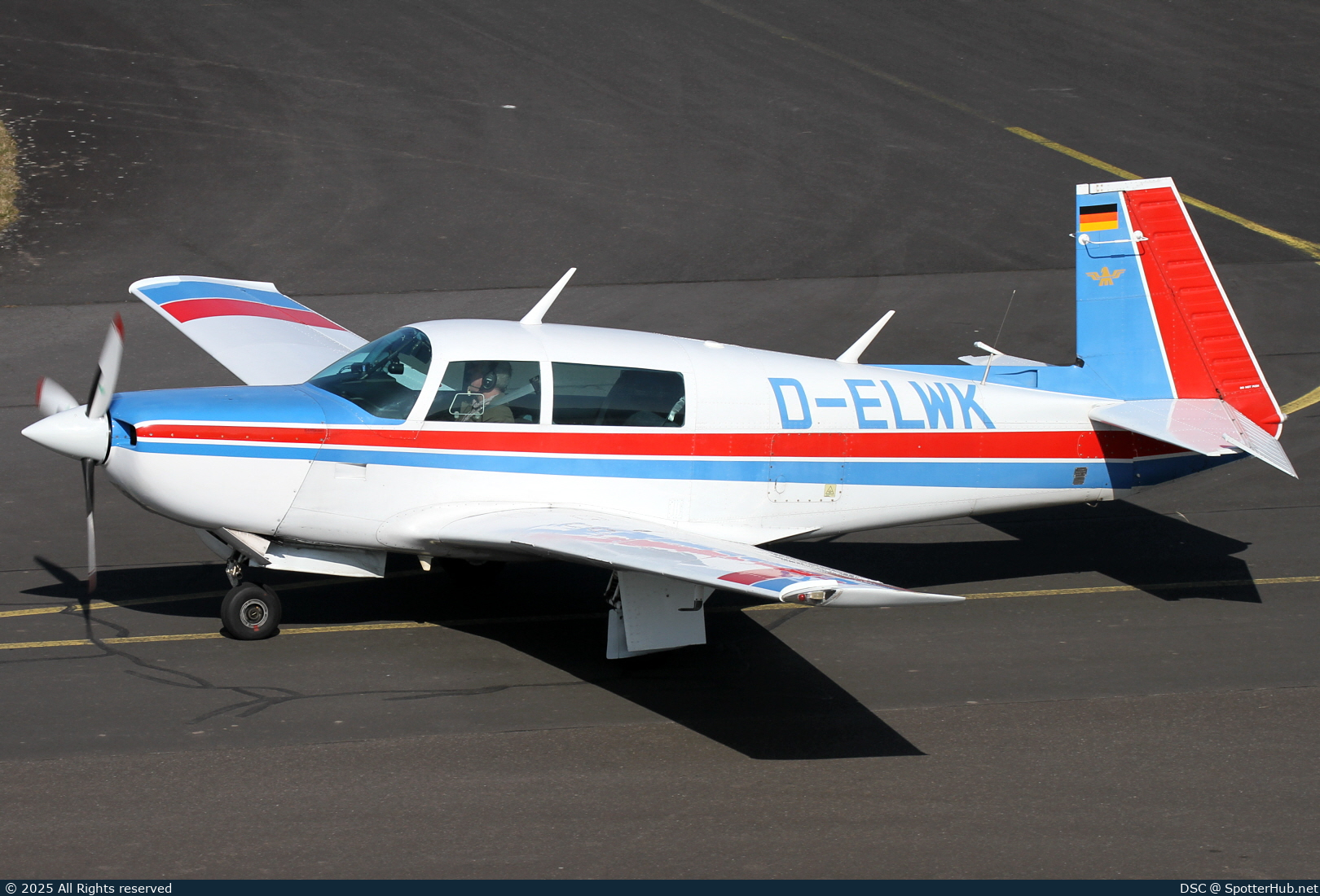 Photo of D-ELWK - Mooney M20K 231 operated by Private