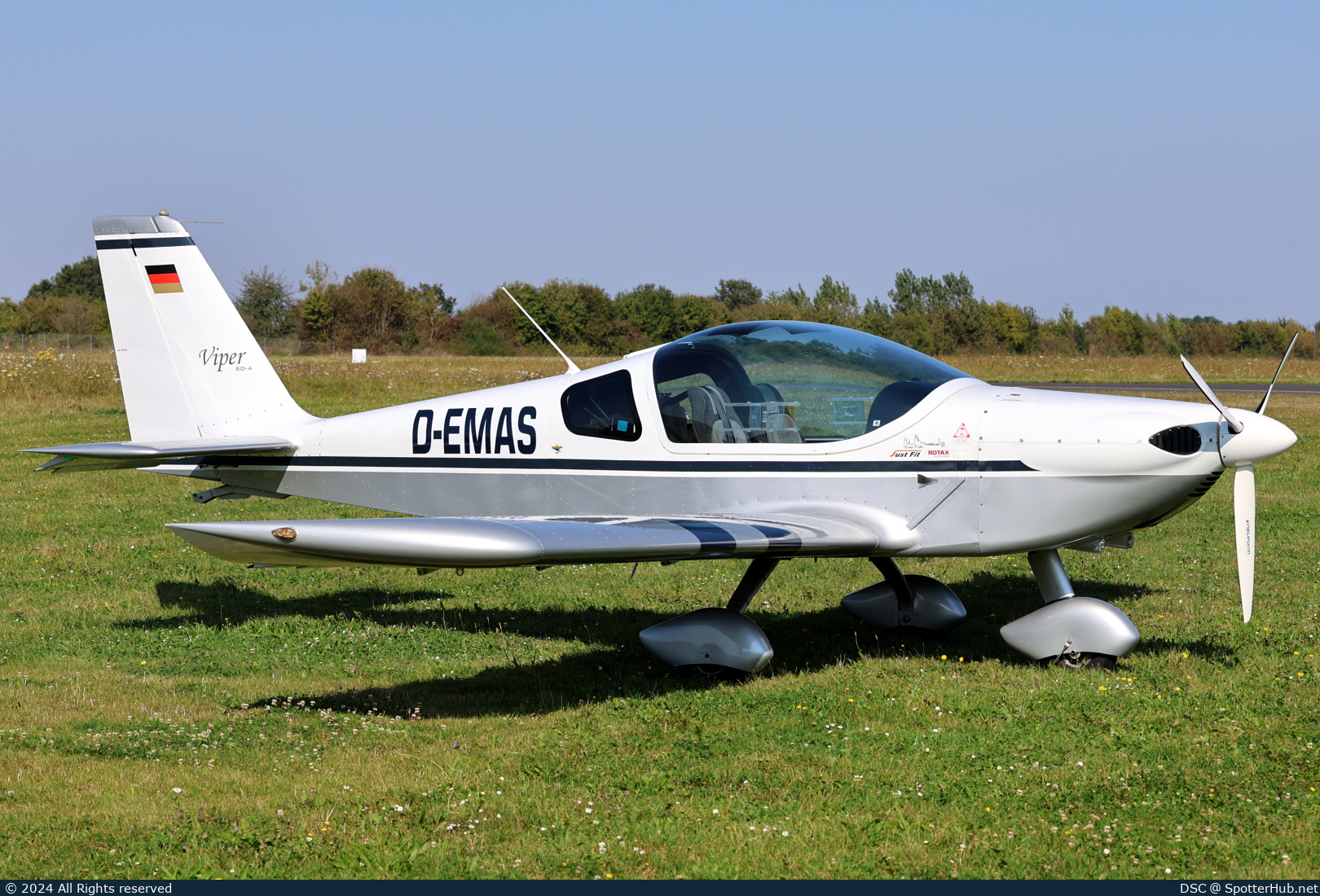 Photo of D-EMAS - Tomark Viper SD4 operated by Private