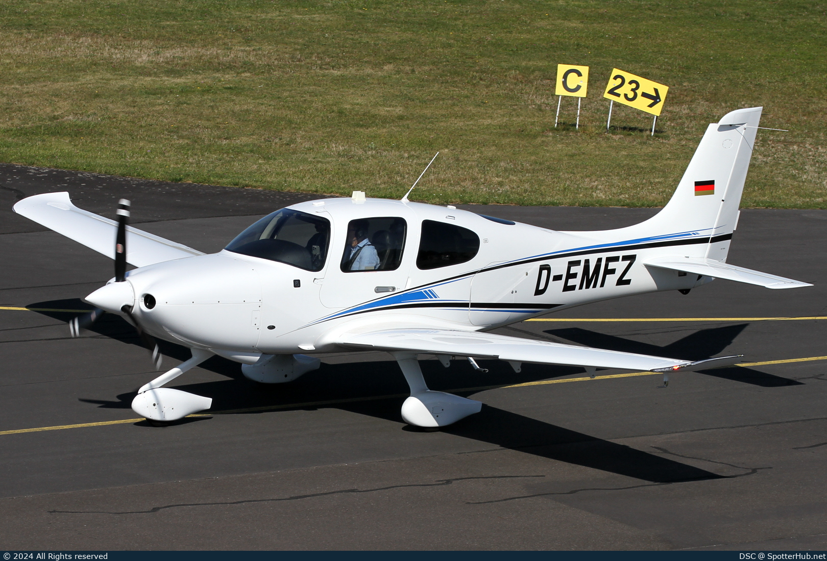 Photo of D-EMFZ - Cirrus SR20 G6 operated by Motorflugschule Egelsbach