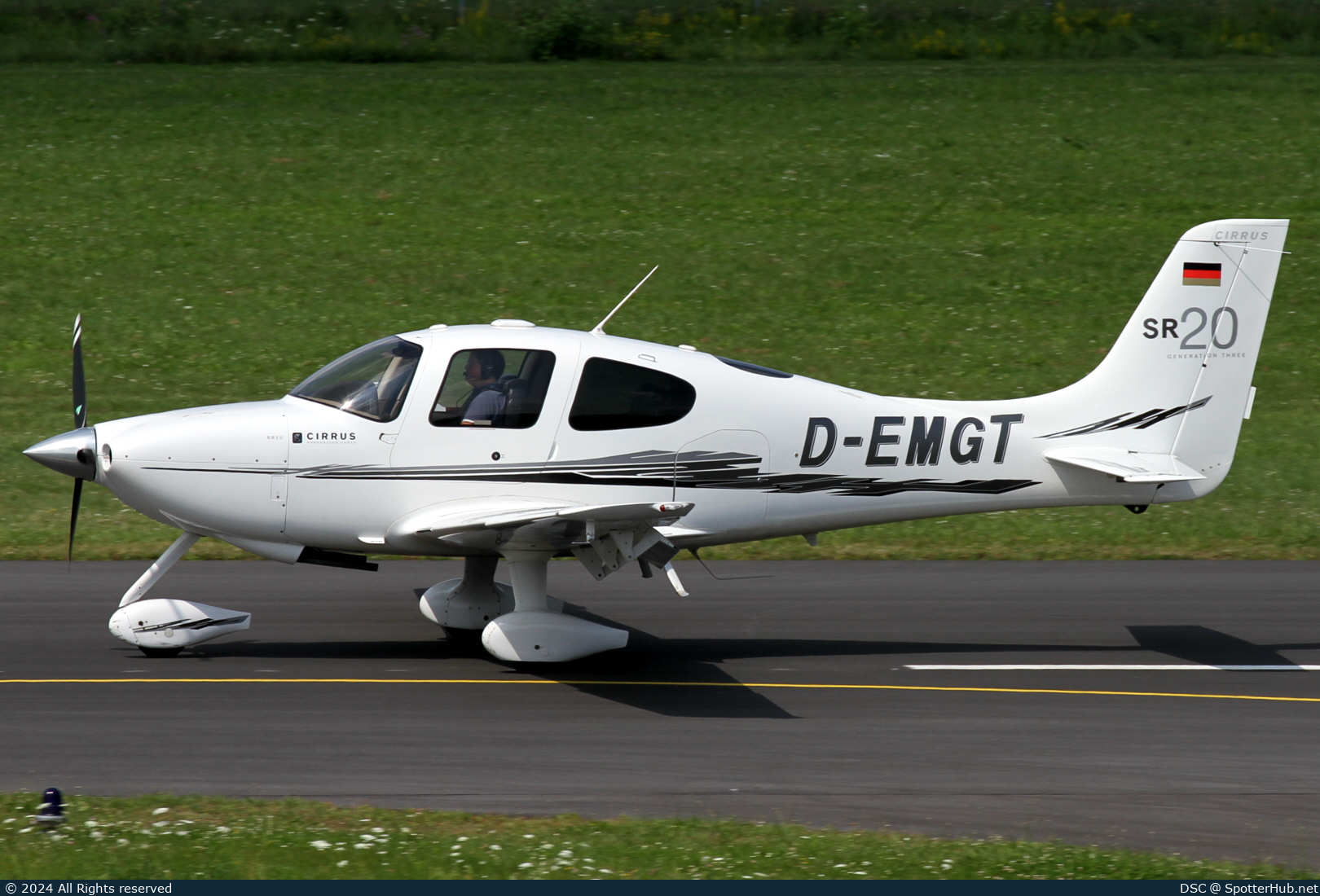 Photo of D-EMGT - Cirrus SR20 G3 operated by Hanseatischer Fliegerclub Hamburg