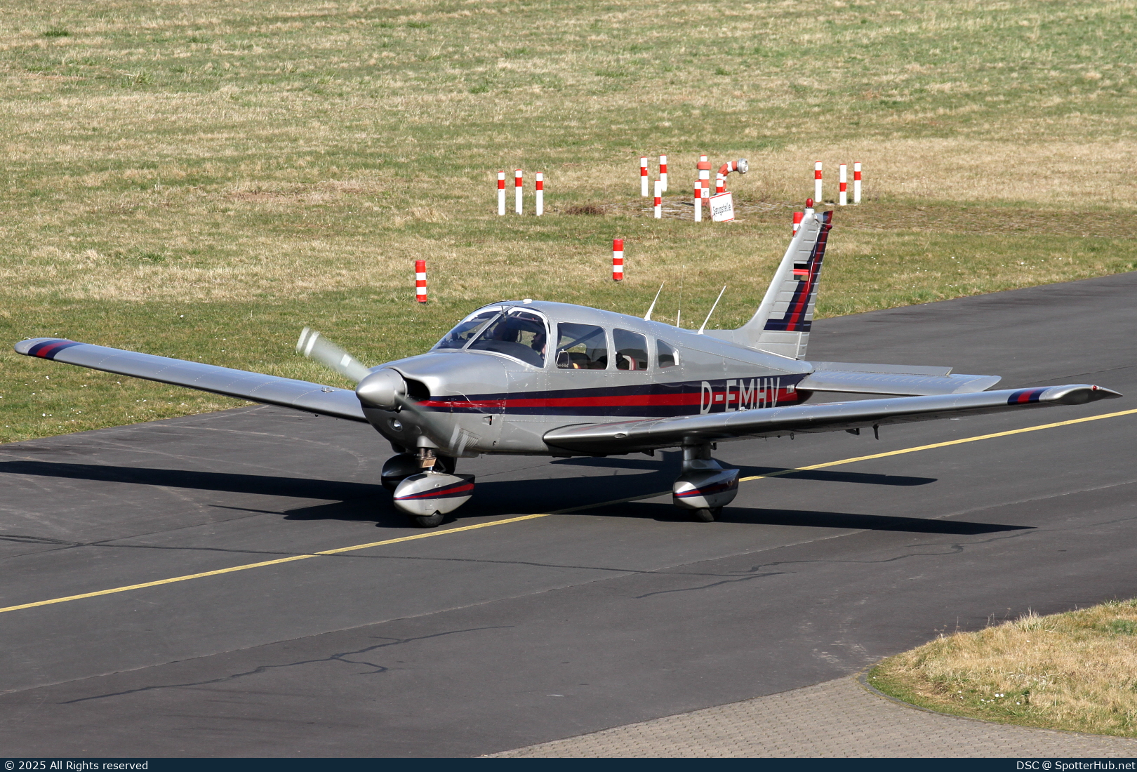 Photo of D-EMHV - Piper PA-28-181 Archer II operated by Kölner Klub für Luftsport