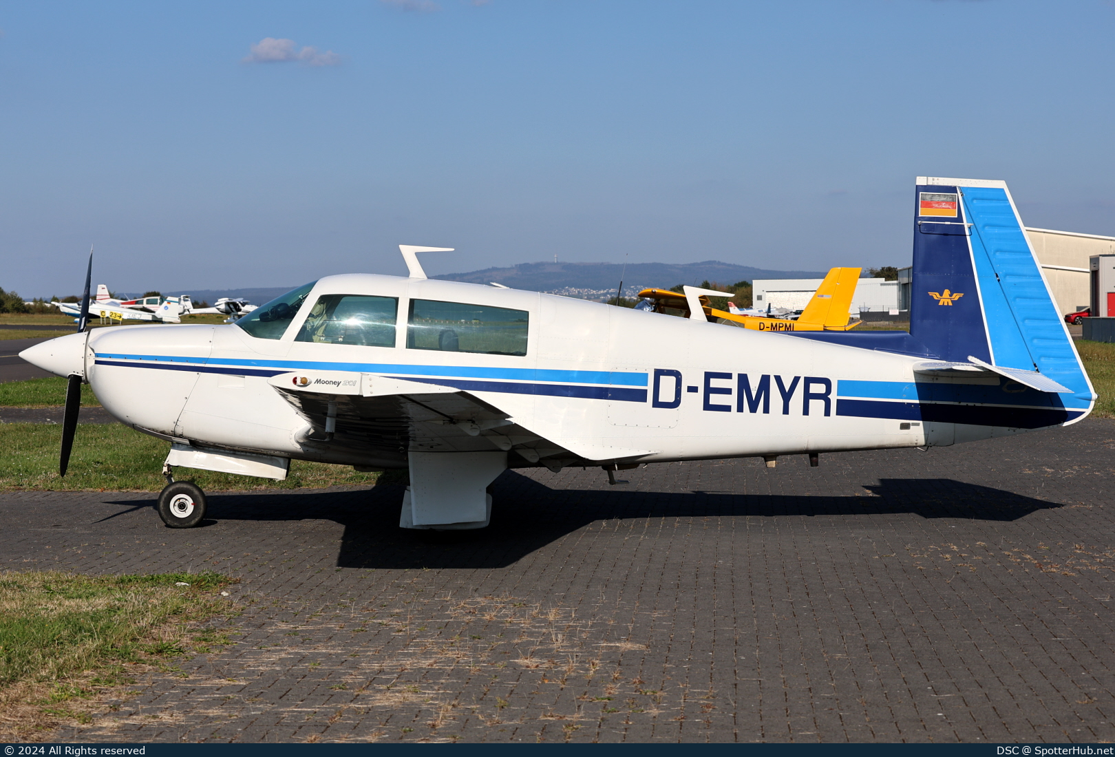 Photo of D-EMYR - Mooney M20J 201 operated by Private
