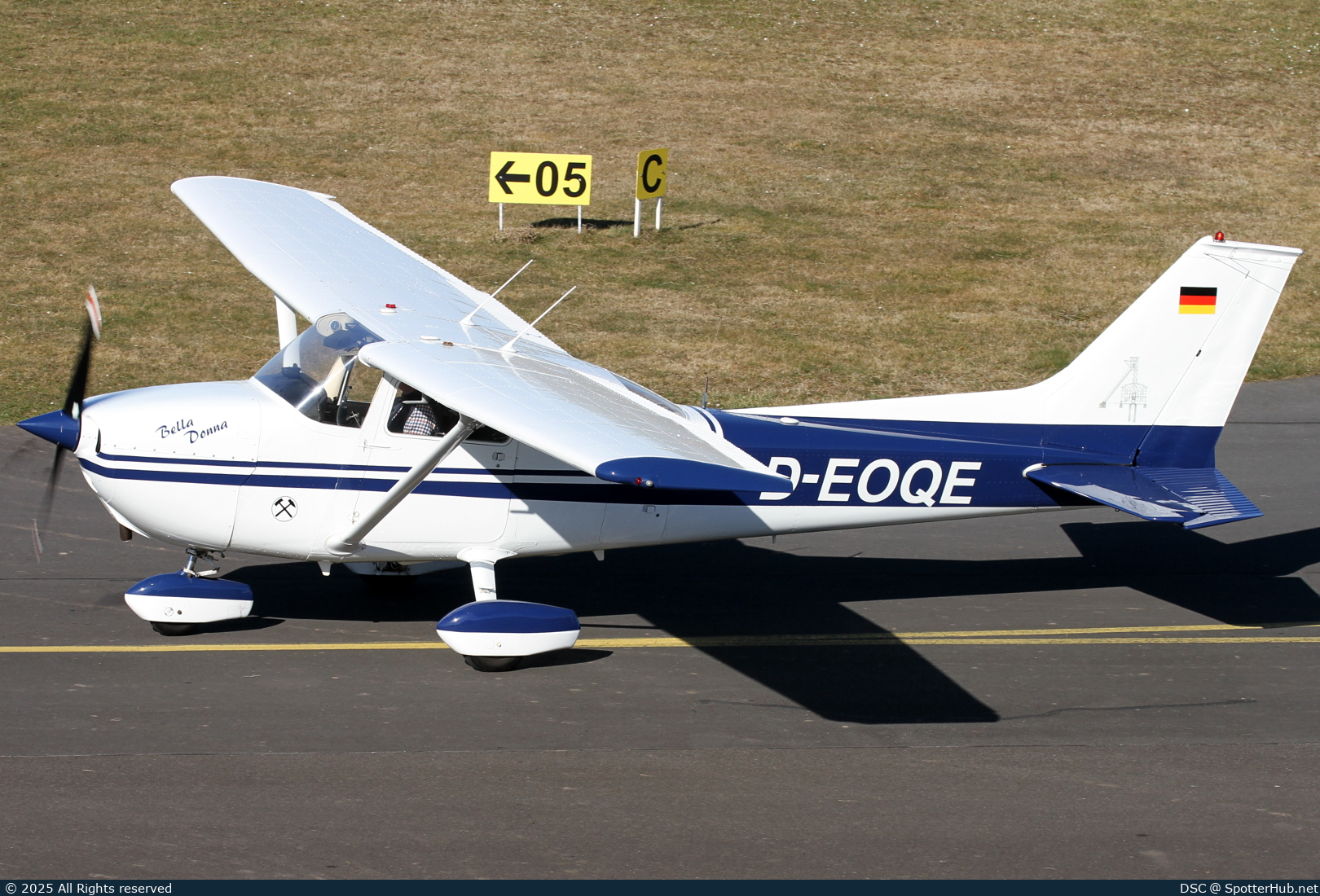 Photo of D-EOQE - Reims-Cessna F172M Skyhawk operated by Private