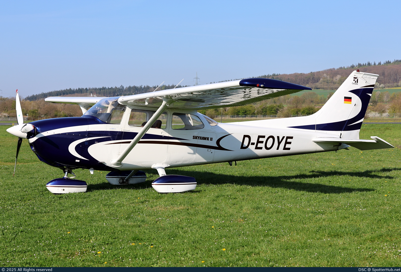 Photo of D-EOYE - Reims-Cessna F172N Skyhawk II operated by Luftsportvereinigung Schwarzwald Baar