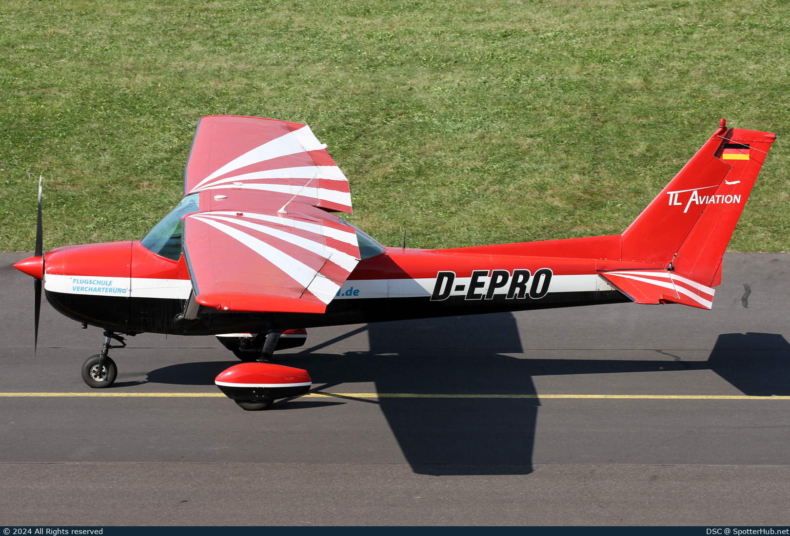 Photo of D-EPRO - Cessna 150M Commuter operated by TL Aviation