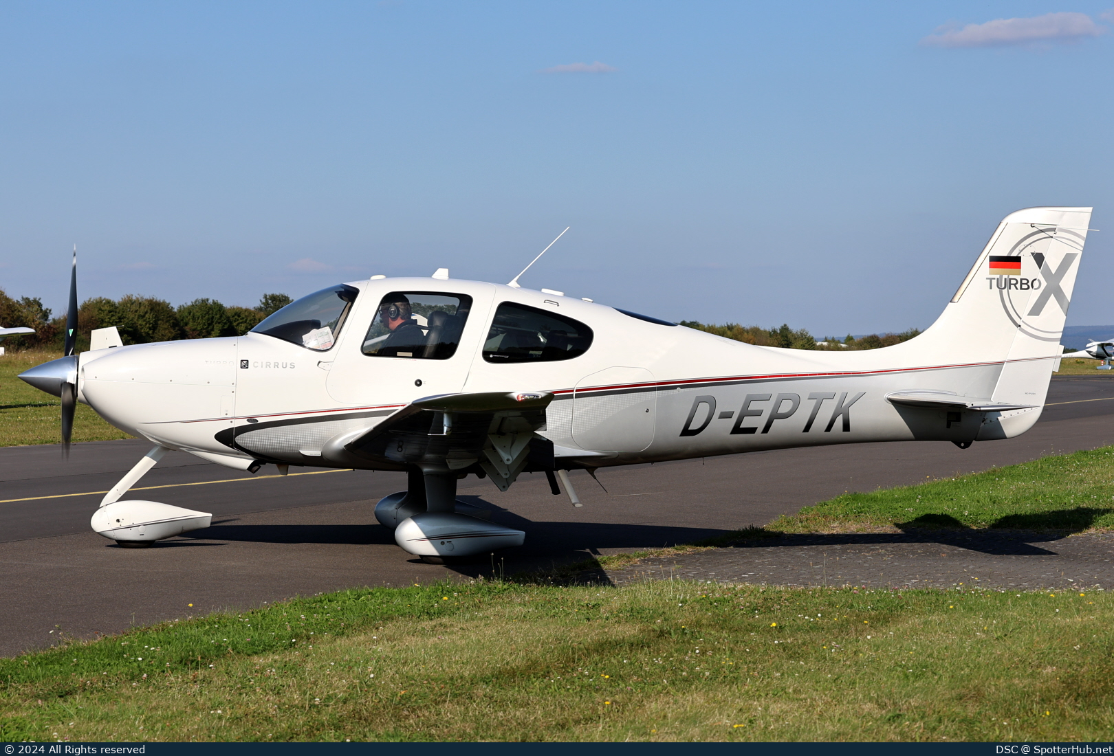 Photo of D-EPTK - Cirrus SR22 G3 GTSx operated by Private