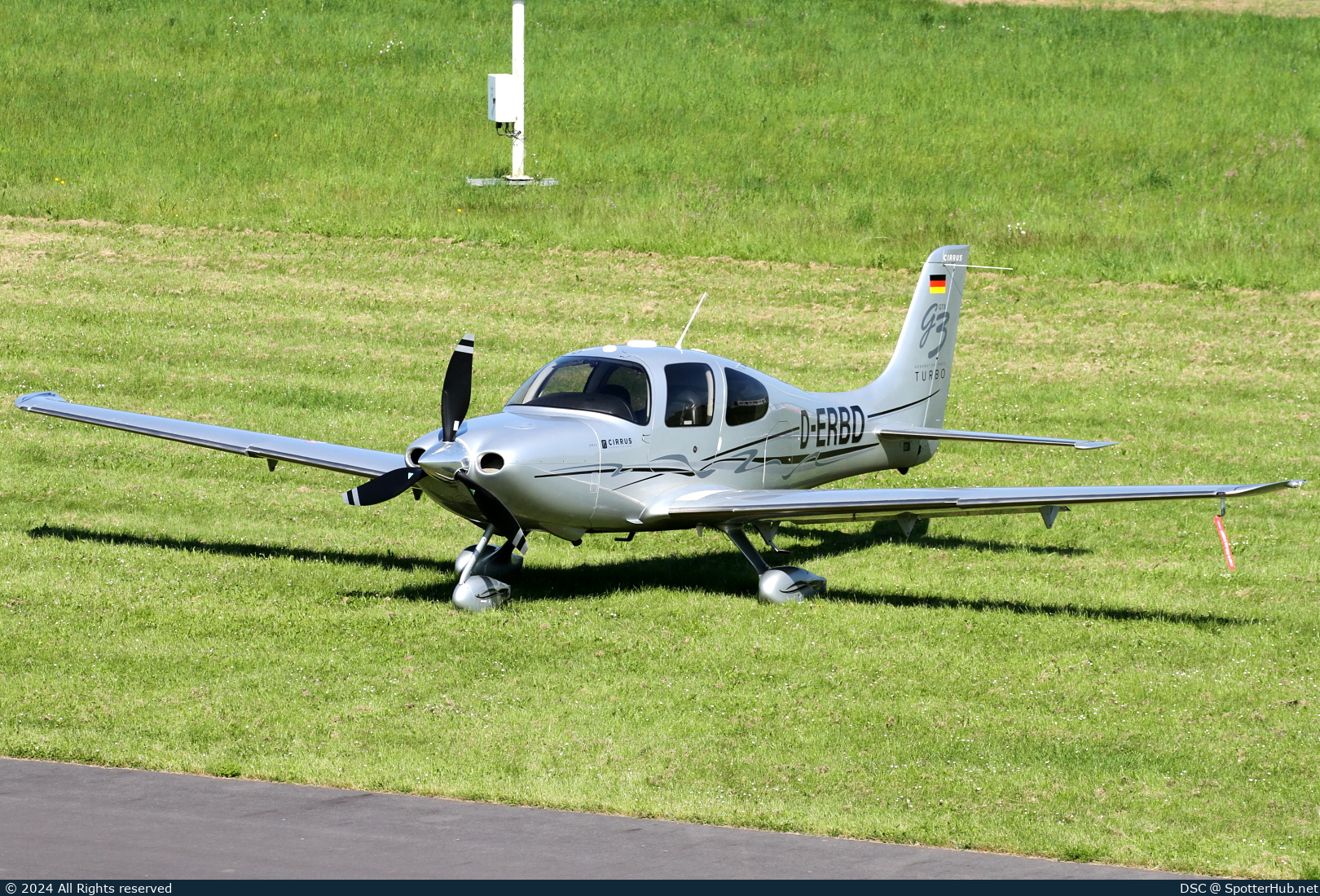 Photo of D-ERBD - Cirrus SR22 G3 GTS operated by Private