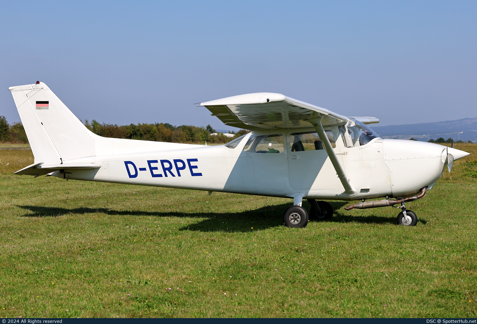 Photo of D-ERPE - Reims-Cessna F172N Skyhawk II operated by Motorflugschule Egelsbach
