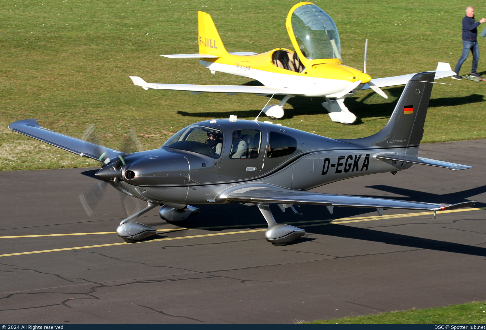 Photo of D-EGKA - Cirrus SR22T G6 GTS operated by Private
