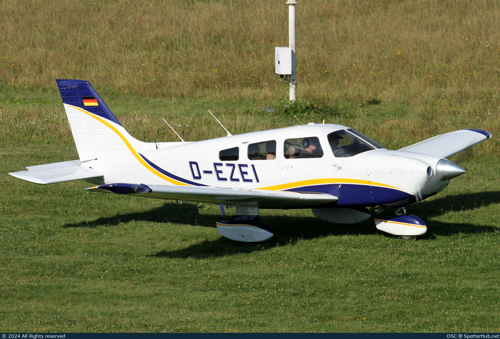 Photo of D-EZEI - Piper PA-28-181 Archer III operated by TL Aviation