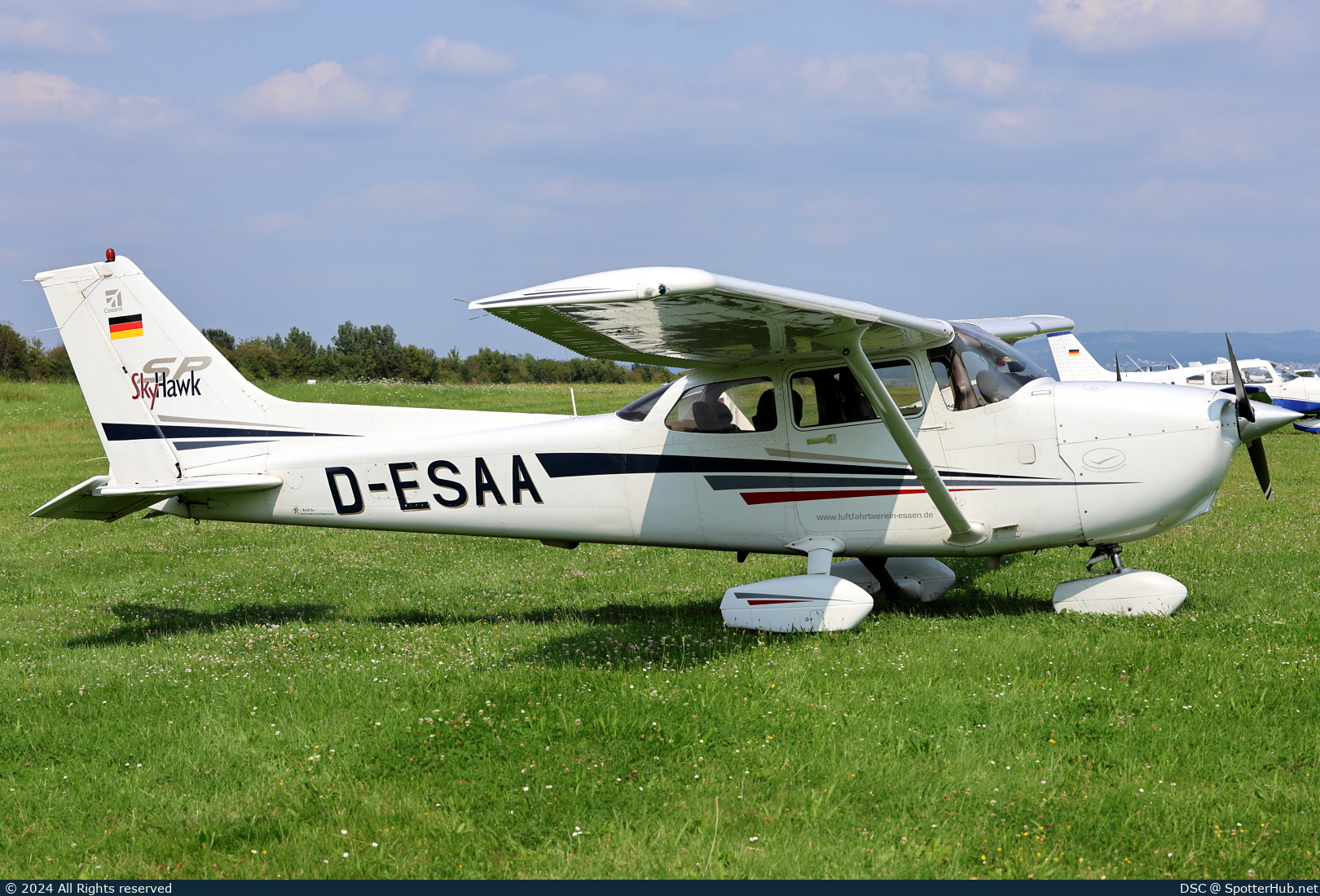 Photo of D-ESAA - Cessna 172S Skyhawk SP operated by Luftfahrtverein Essen