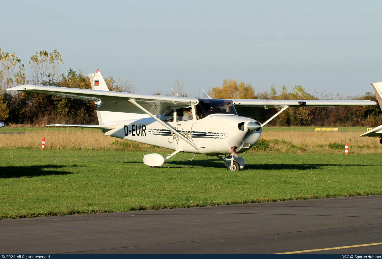 Photo of D-EUIR - Cessna 172R Skyhawk operated by Luftsportverein Bad Neuenahr-Ahrweiler