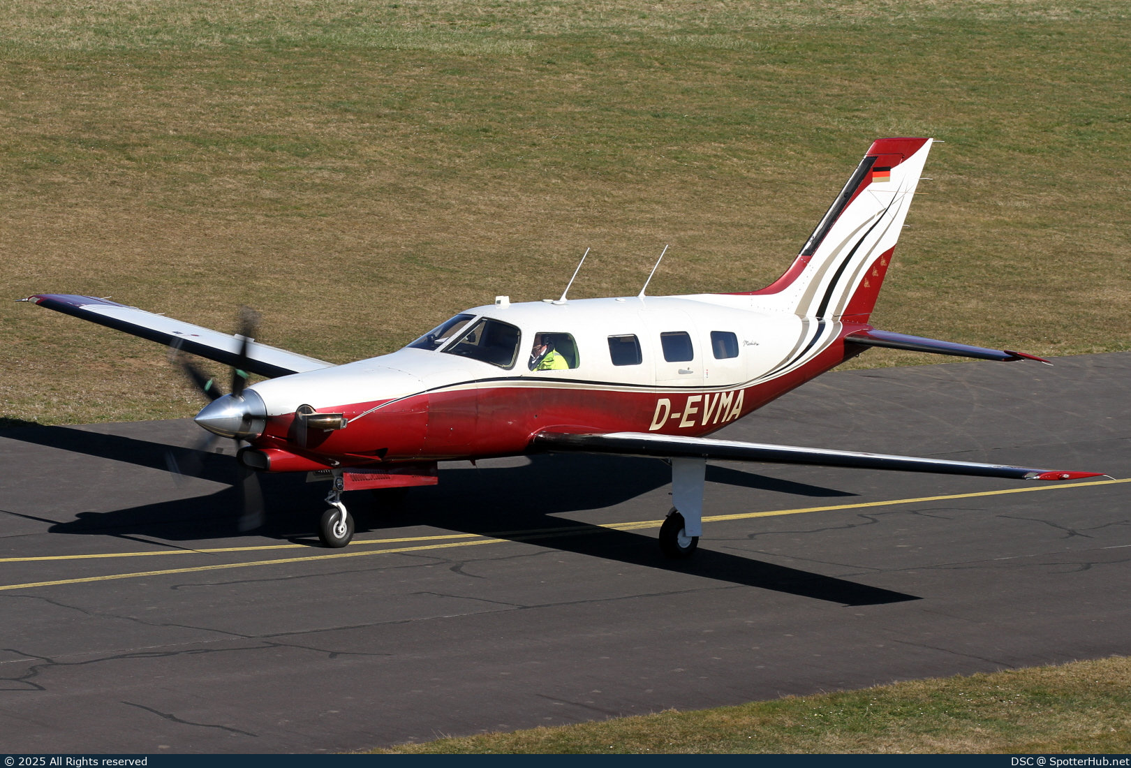 Photo of D-EVMA - Piper PA-46-310P Malibu operated by Private