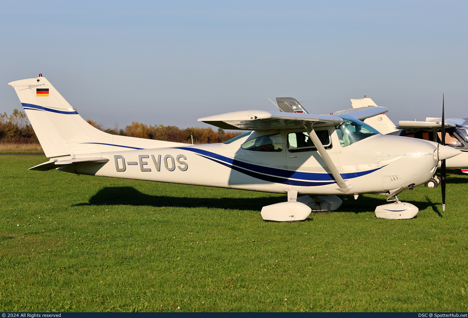 Photo of D-EVOS - Cessna 182Q Skylane operated by Private
