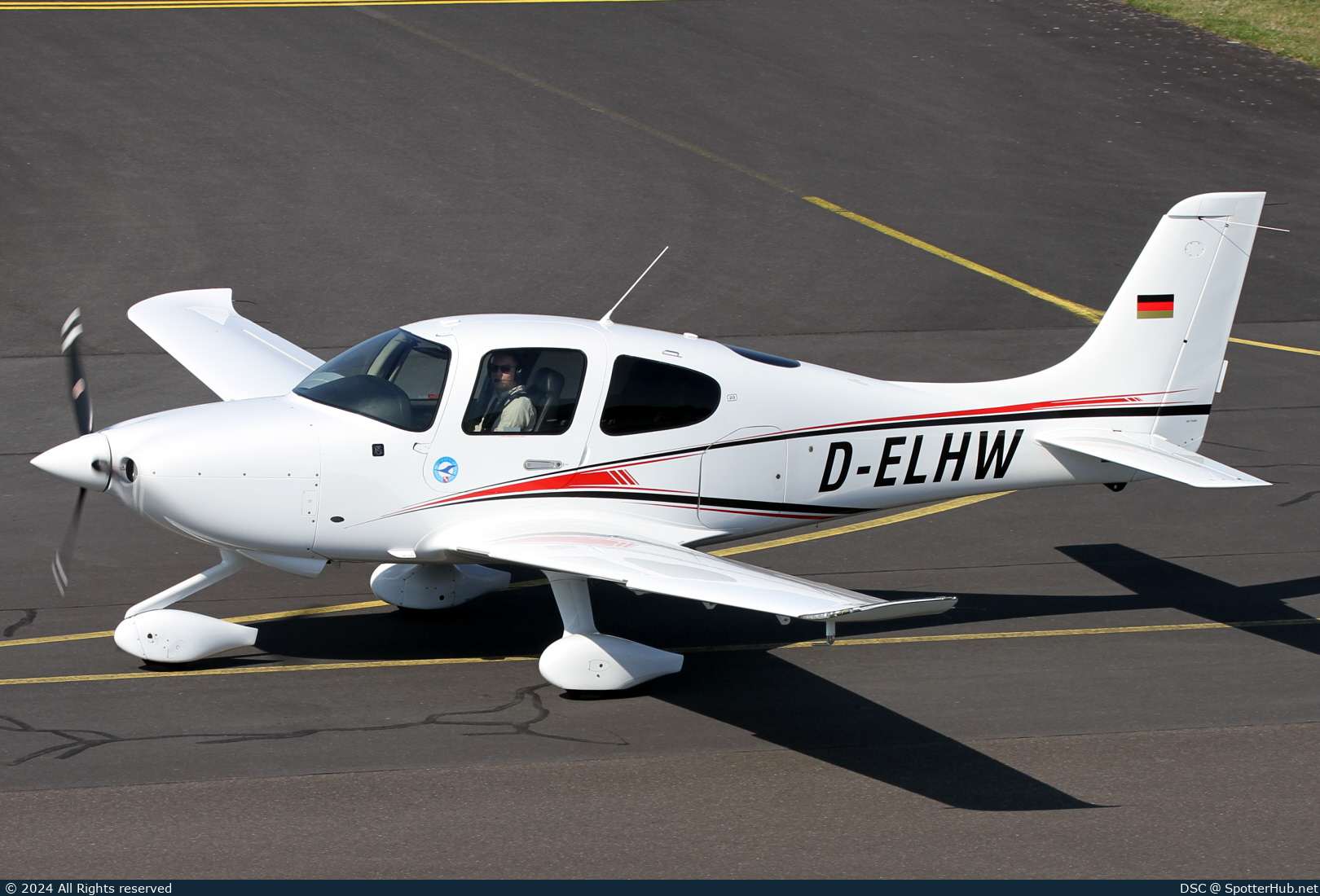 Photo of D-ELHW - Cirrus SR20 G6 operated by Luftfahrtverein Mainz