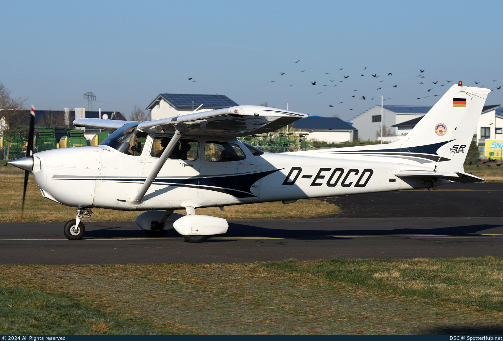Photo of D-EOCD - Cessna 172S Skyhawk SP operated by Kölner Klub für Luftsport