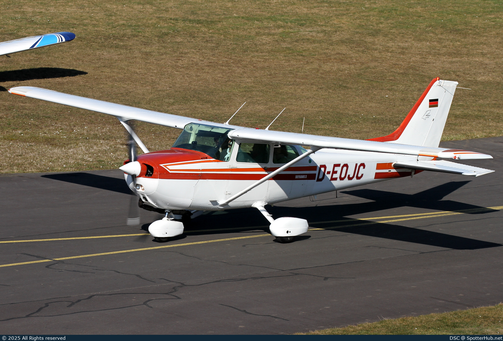 Photo of D-EOJC - Cessna 172P Skyhawk II operated by Luftsportverein Eschendorf