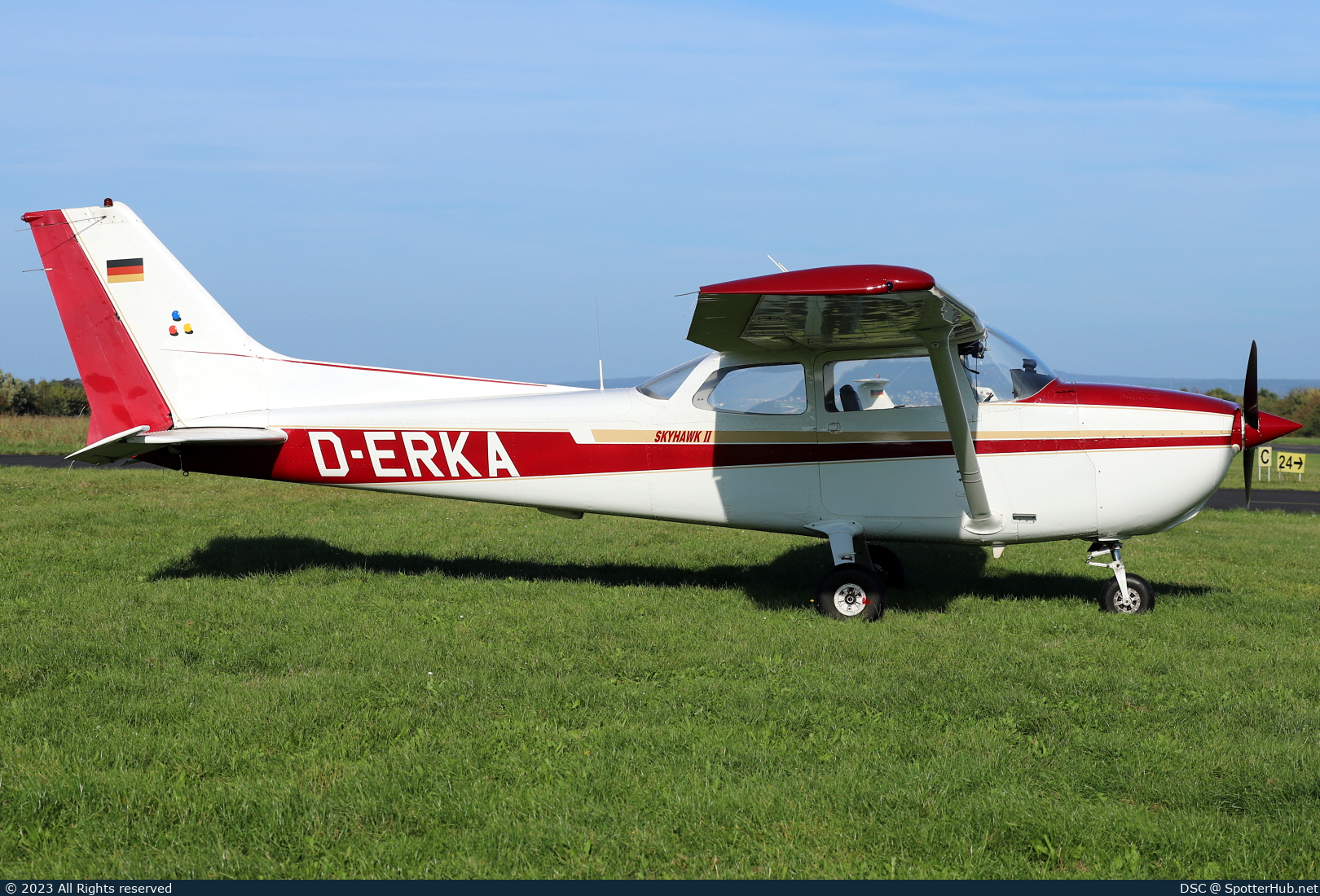 Photo of D-ERKA - Reims-Cessna F172N Skyhawk II operated by Private