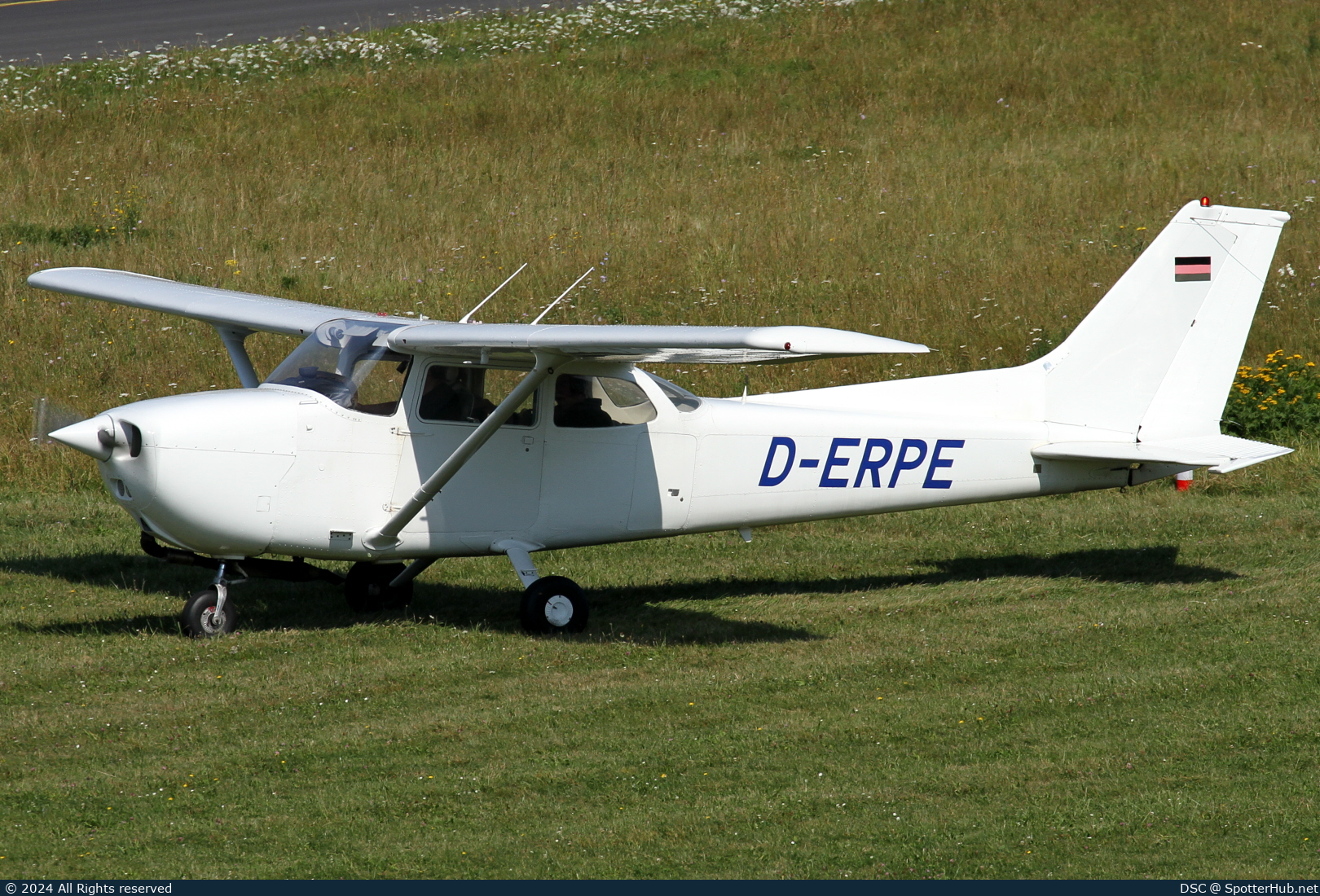 Photo of D-ERPE - Reims-Cessna F172N Skyhawk II operated by Motorflugschule Egelsbach