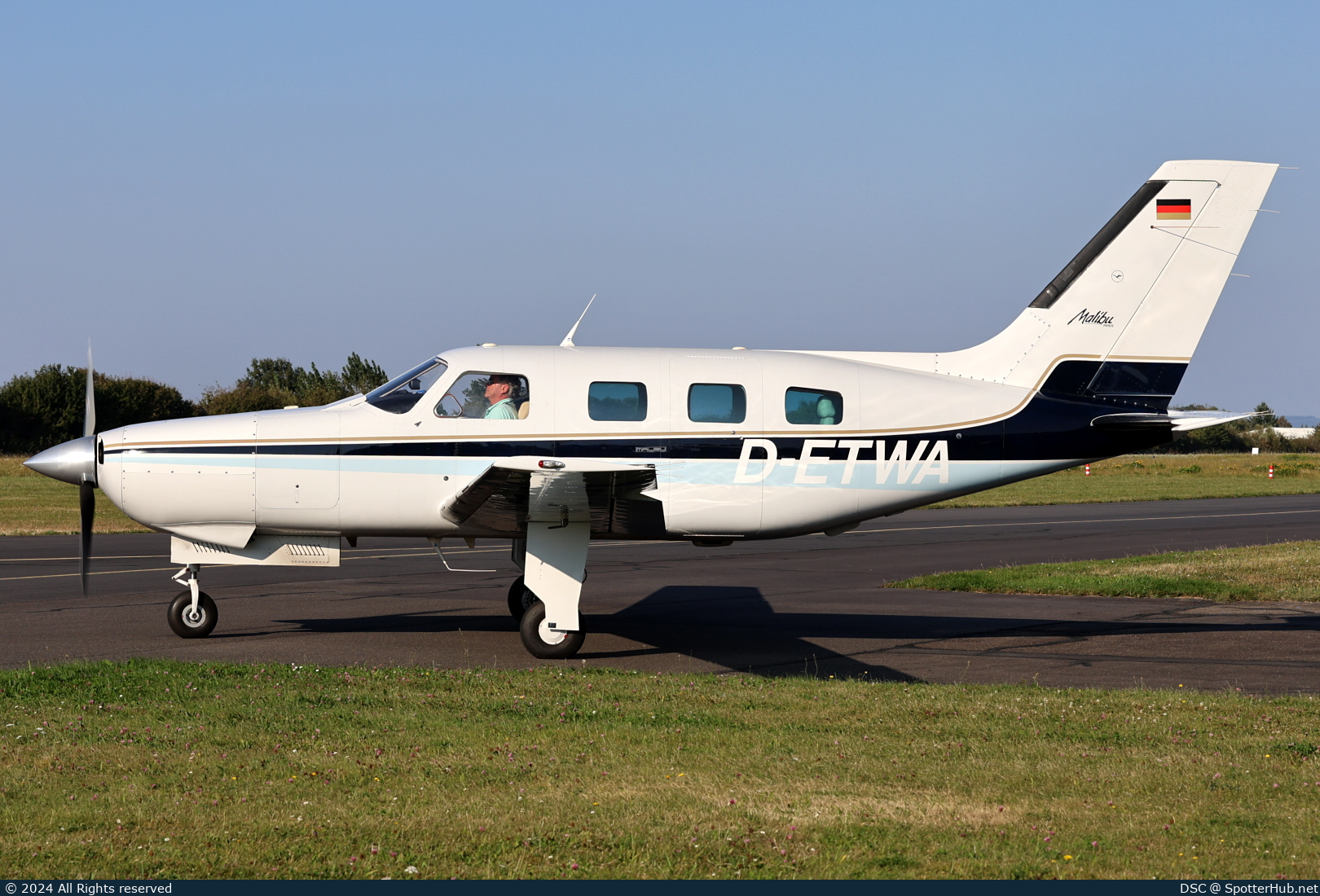 Photo of D-ETWA - Piper PA-46-310P Malibu operated by Private