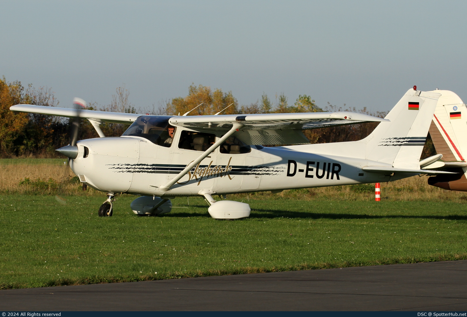 Photo of D-EUIR - Cessna 172R Skyhawk operated by Luftsportverein Bad Neuenahr-Ahrweiler