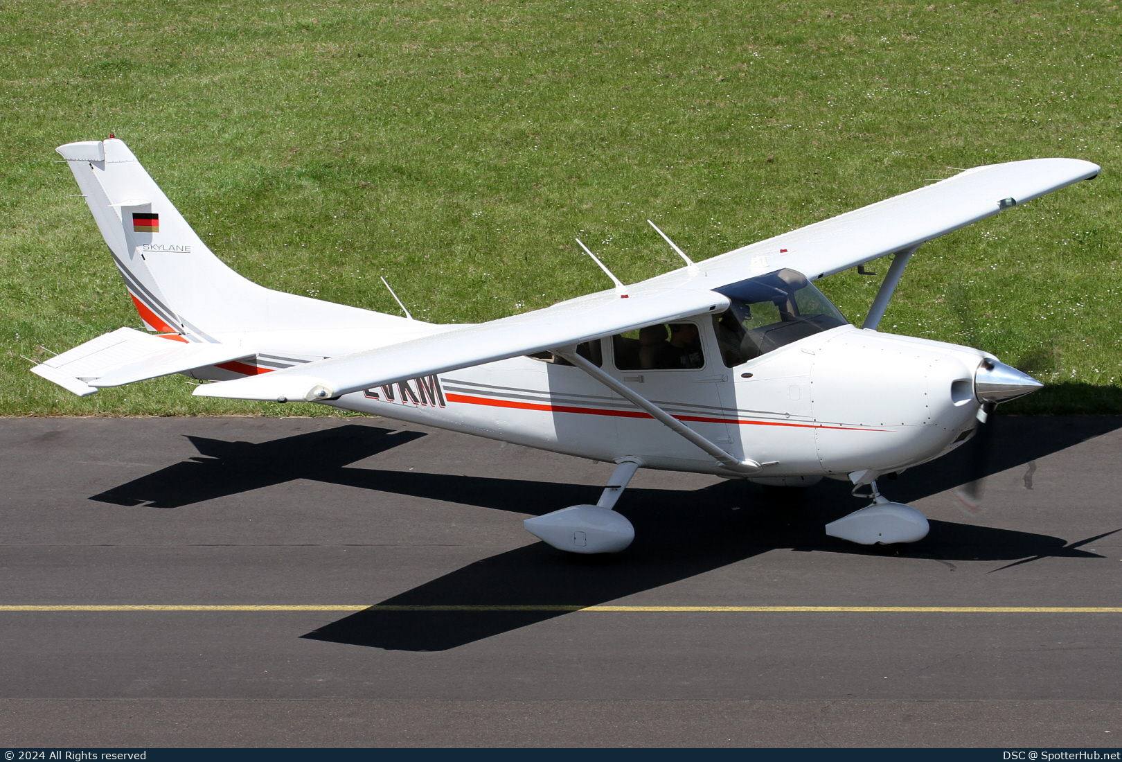 Photo of D-EVKM - Cessna 182T Skylane operated by Private