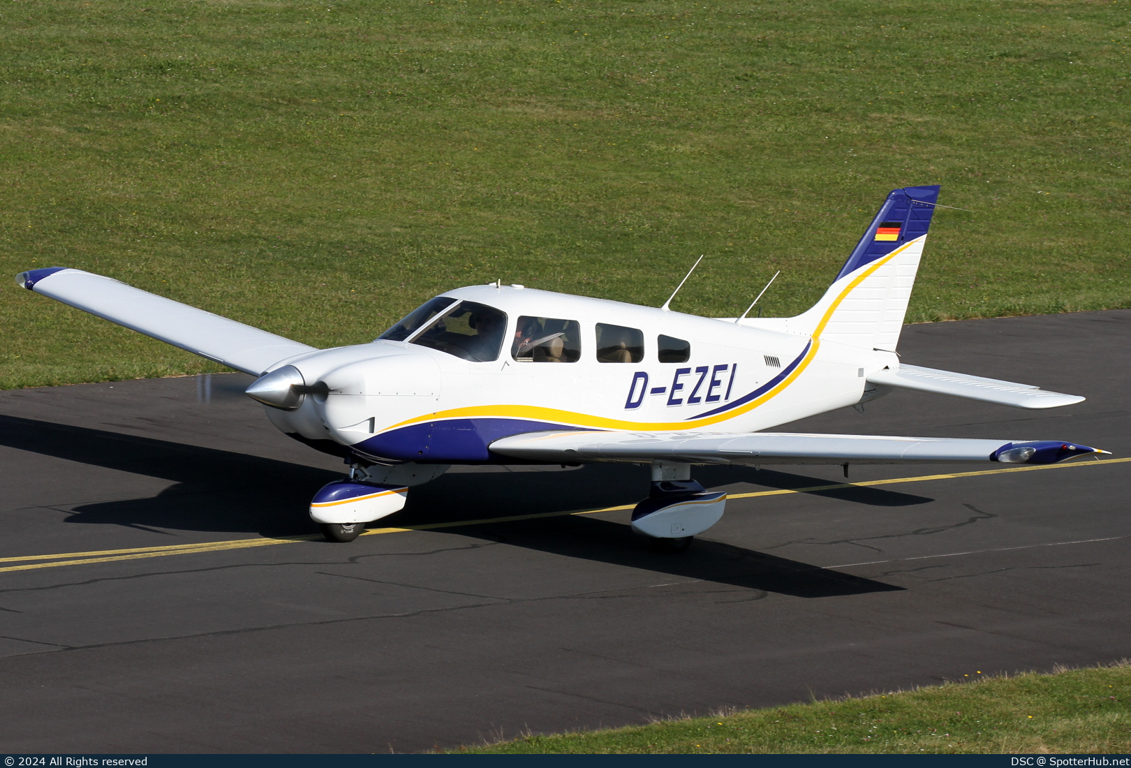 Photo of D-EZEI - Piper PA-28-181 Archer III operated by TL Aviation