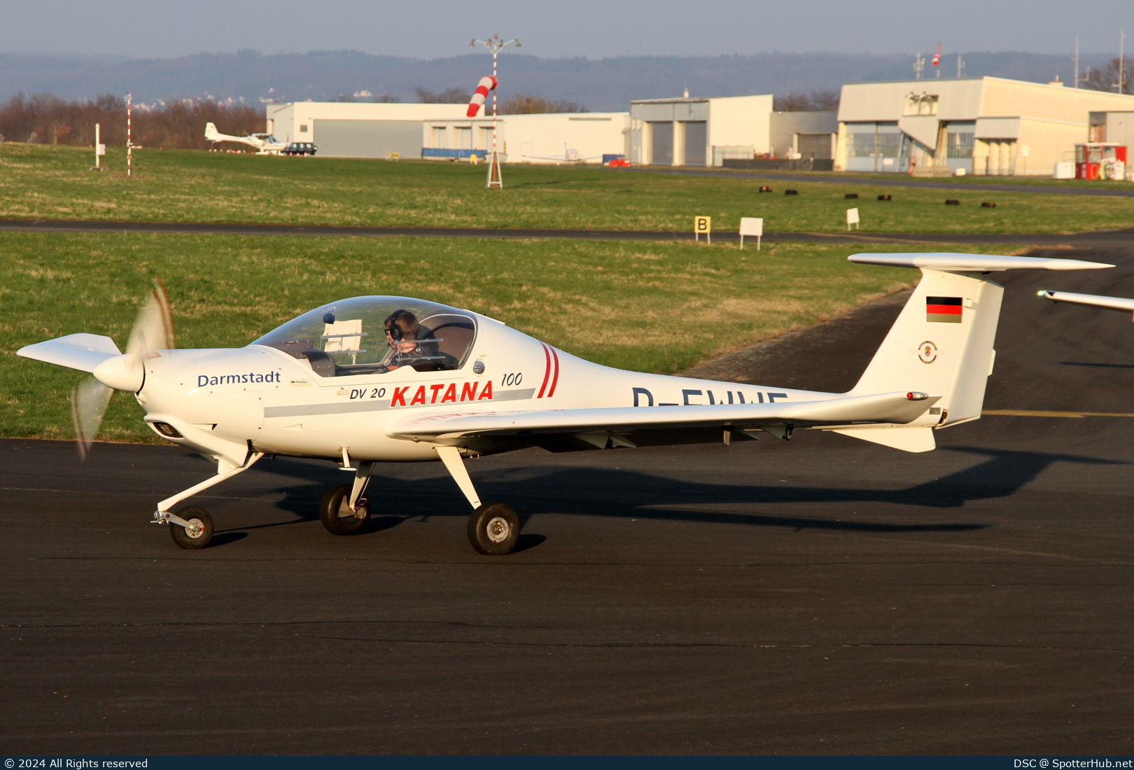 Photo of D-EWWF - Diamond DV20-100 Katana operated by DFS Fliegerclub