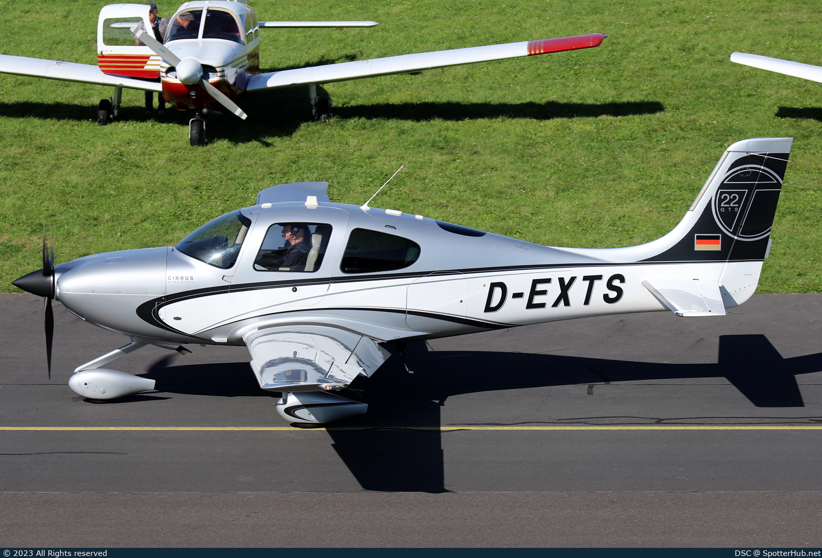 Photo of D-EXTS - Cirrus SR22T G3 GTS operated by Private