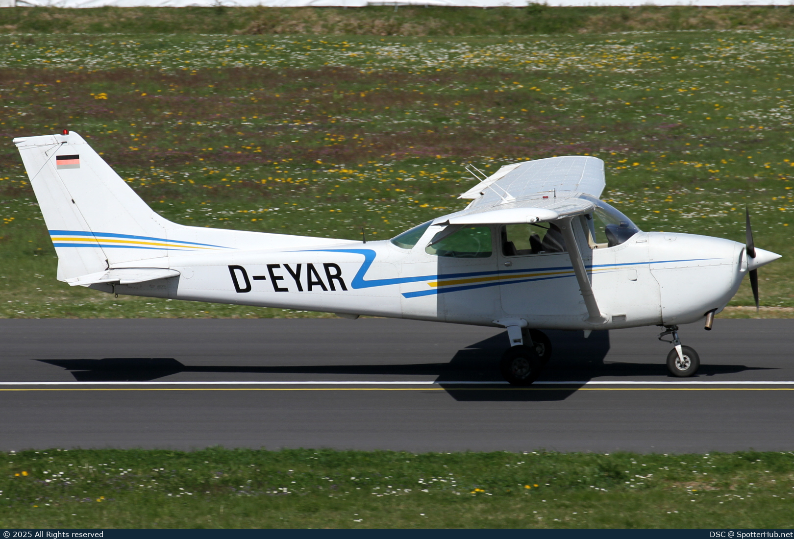 Photo of D-EYAR - Cessna 172P Skyhawk operated by Luftfahrtverein Essen