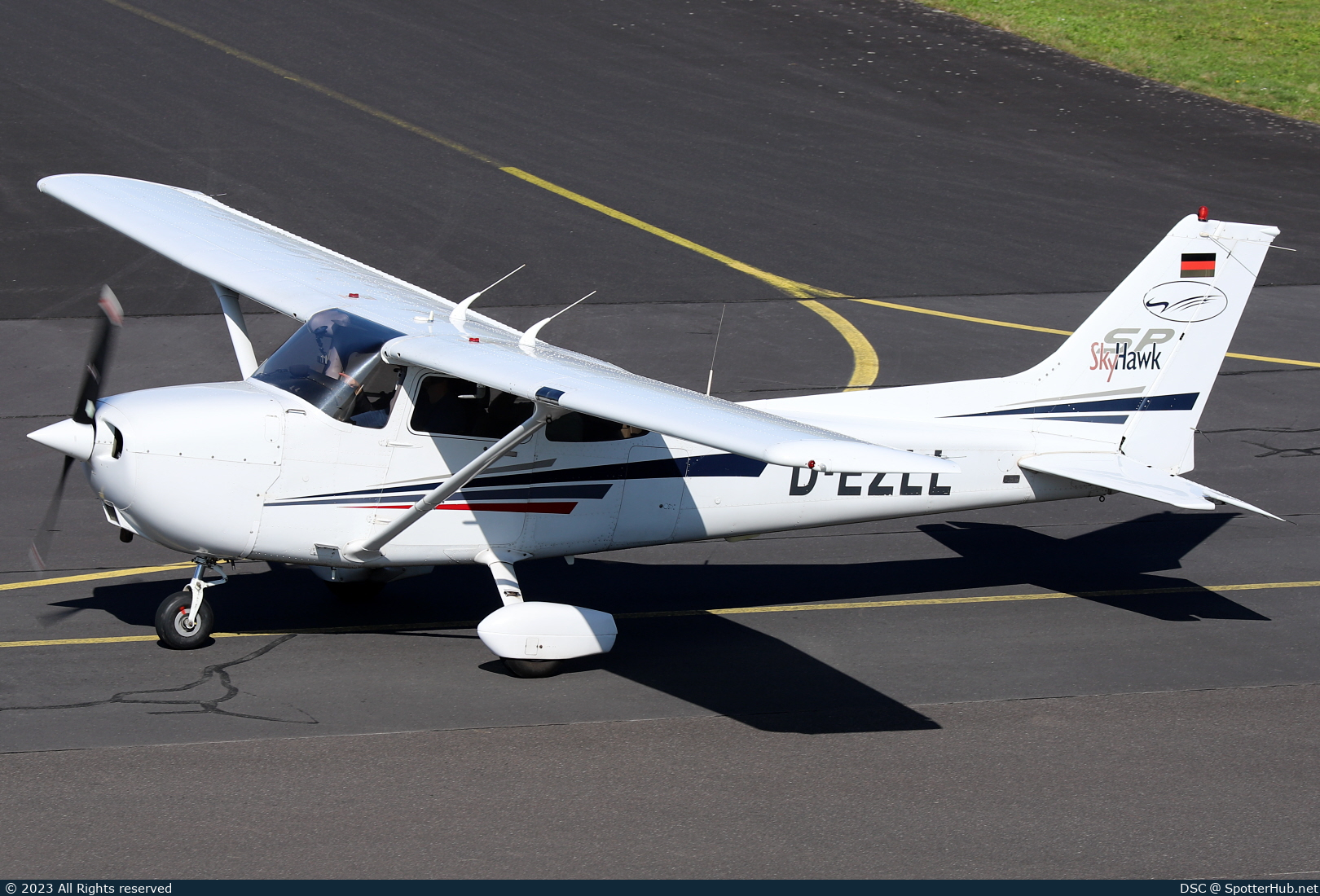 Photo of D-EZLL - Cessna 172S Skyhawk SP operated by Luftsportverein Bad Neuenahr-Ahrweiler