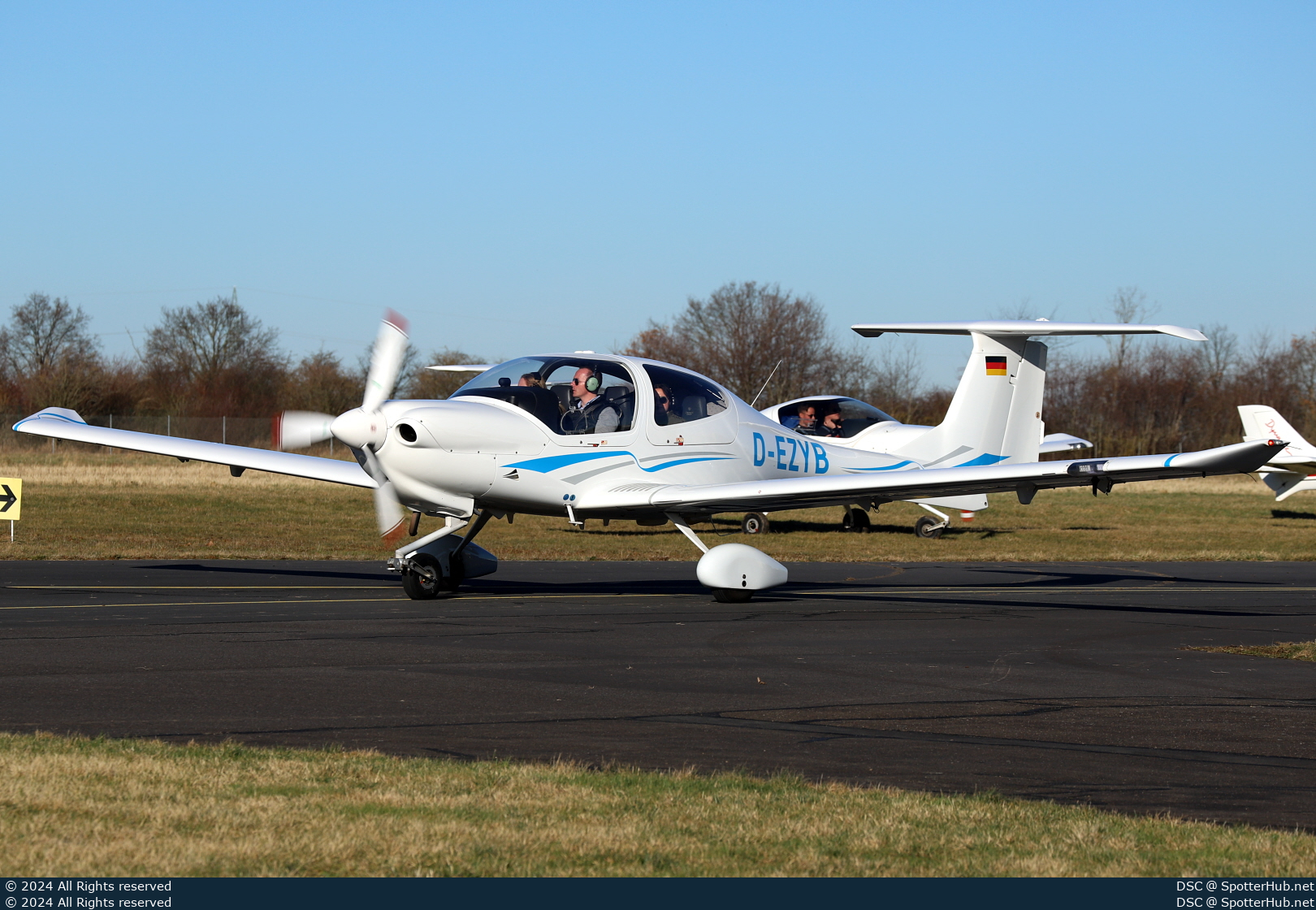 Photo of D-EZYB - Diamond DA40 Diamond Star operated by Private