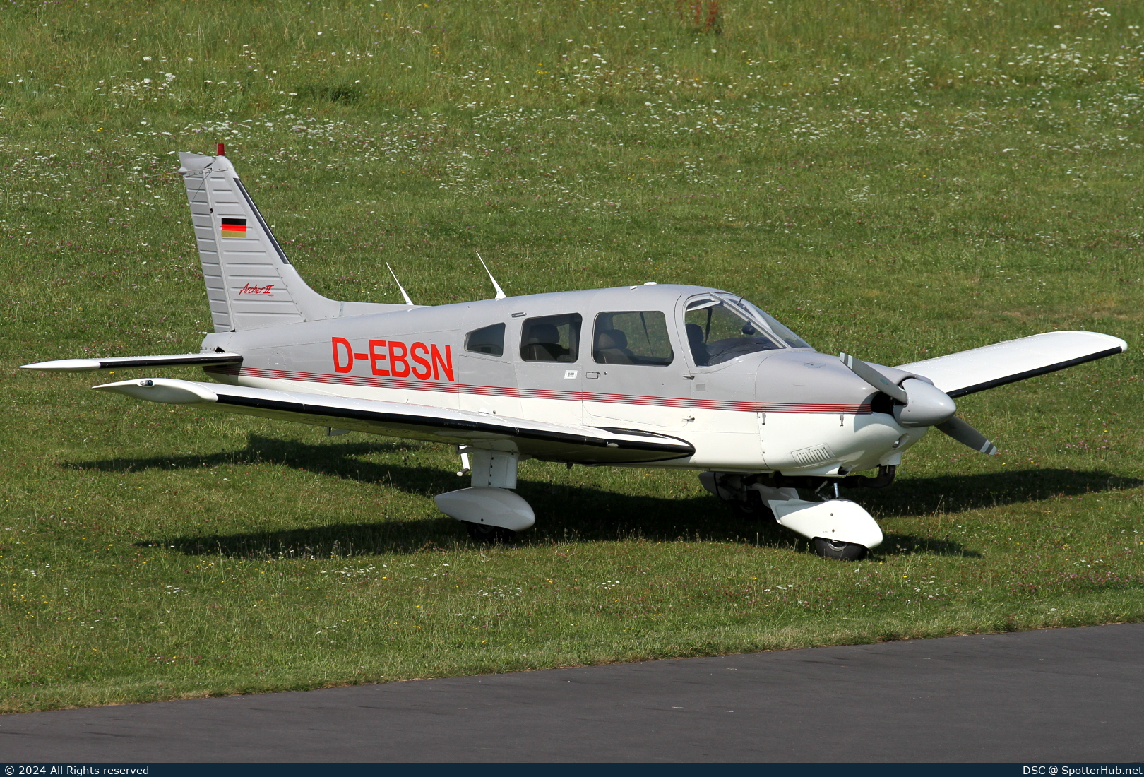 Photo of D-EBSN - Piper PA-28-181 Archer II operated by Private