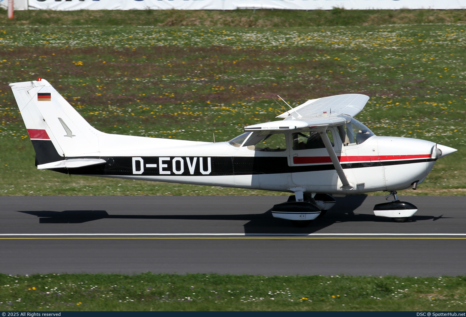 Photo of D-EOVU - Reims-Cessna F172N Skyhawk operated by Luftfahrtverein Essen