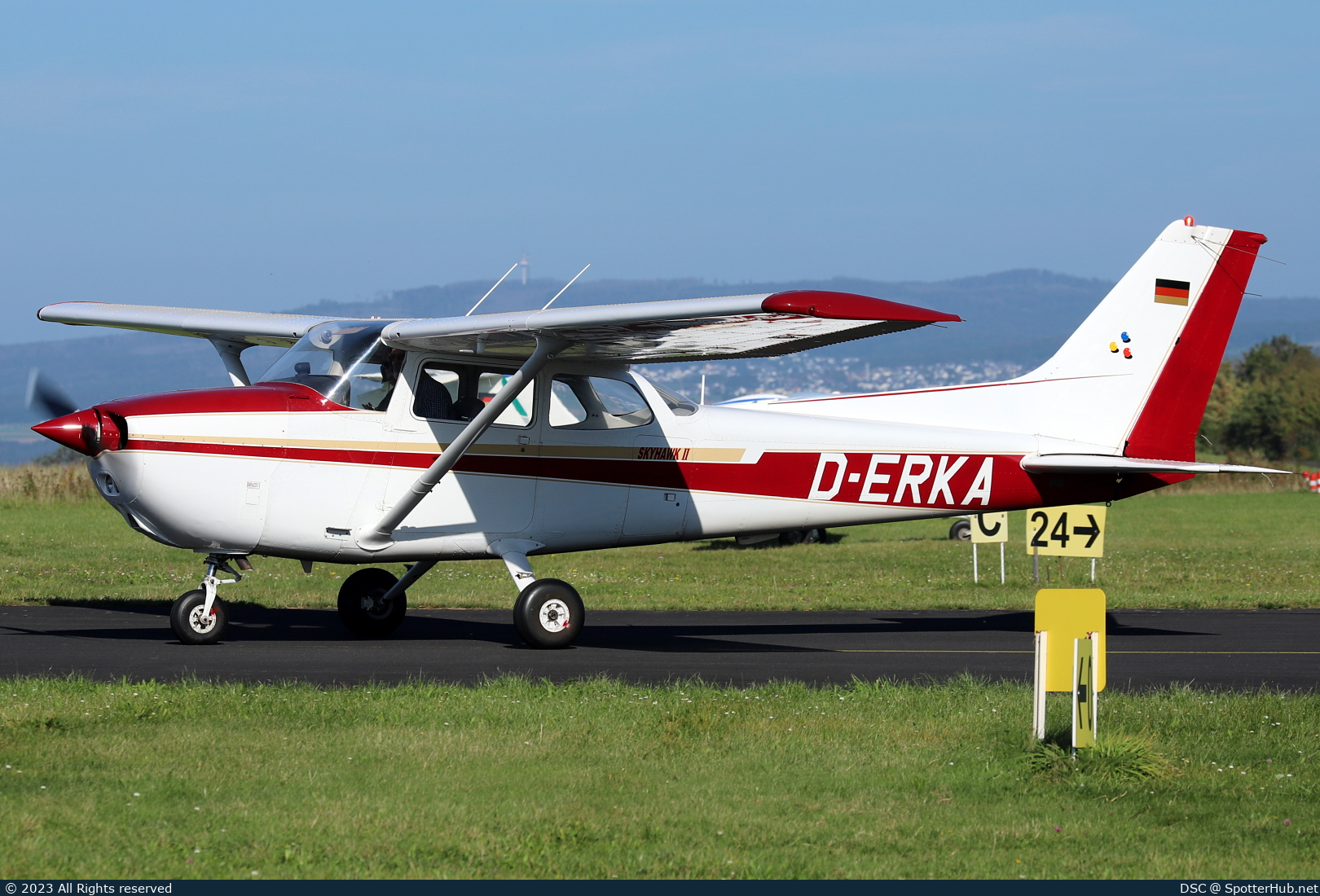 Photo of D-ERKA - Reims-Cessna F172N Skyhawk II operated by Private